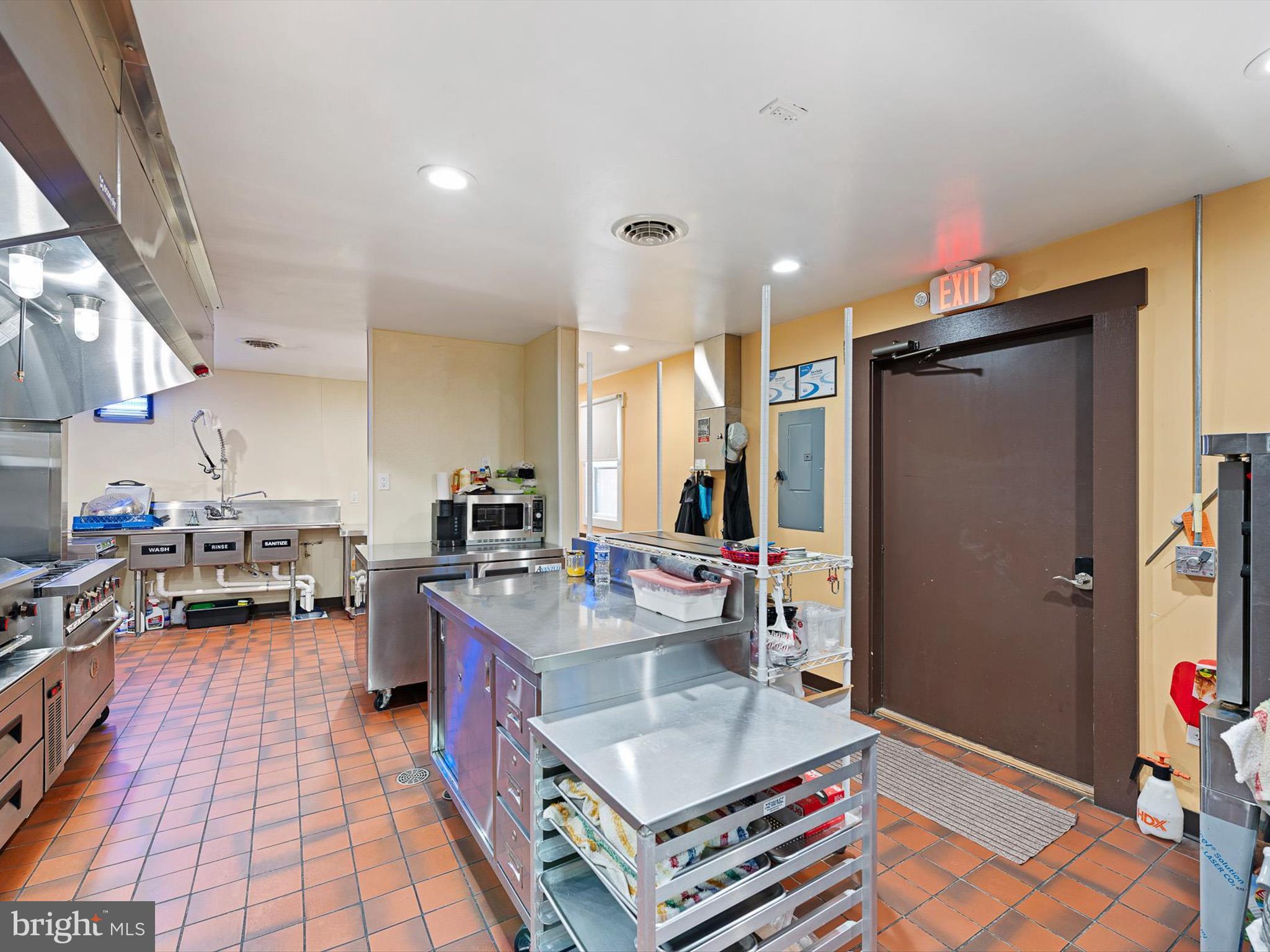 EAST LAKE GDNS - Commercial Sale