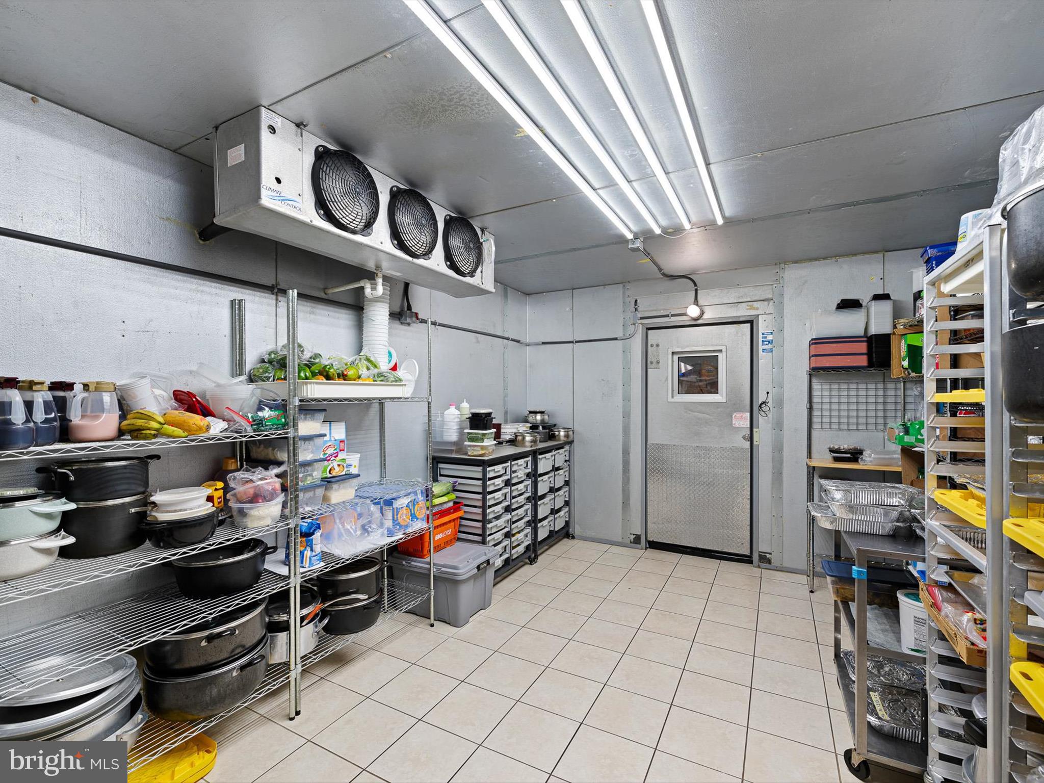 EAST LAKE GDNS - Commercial Sale