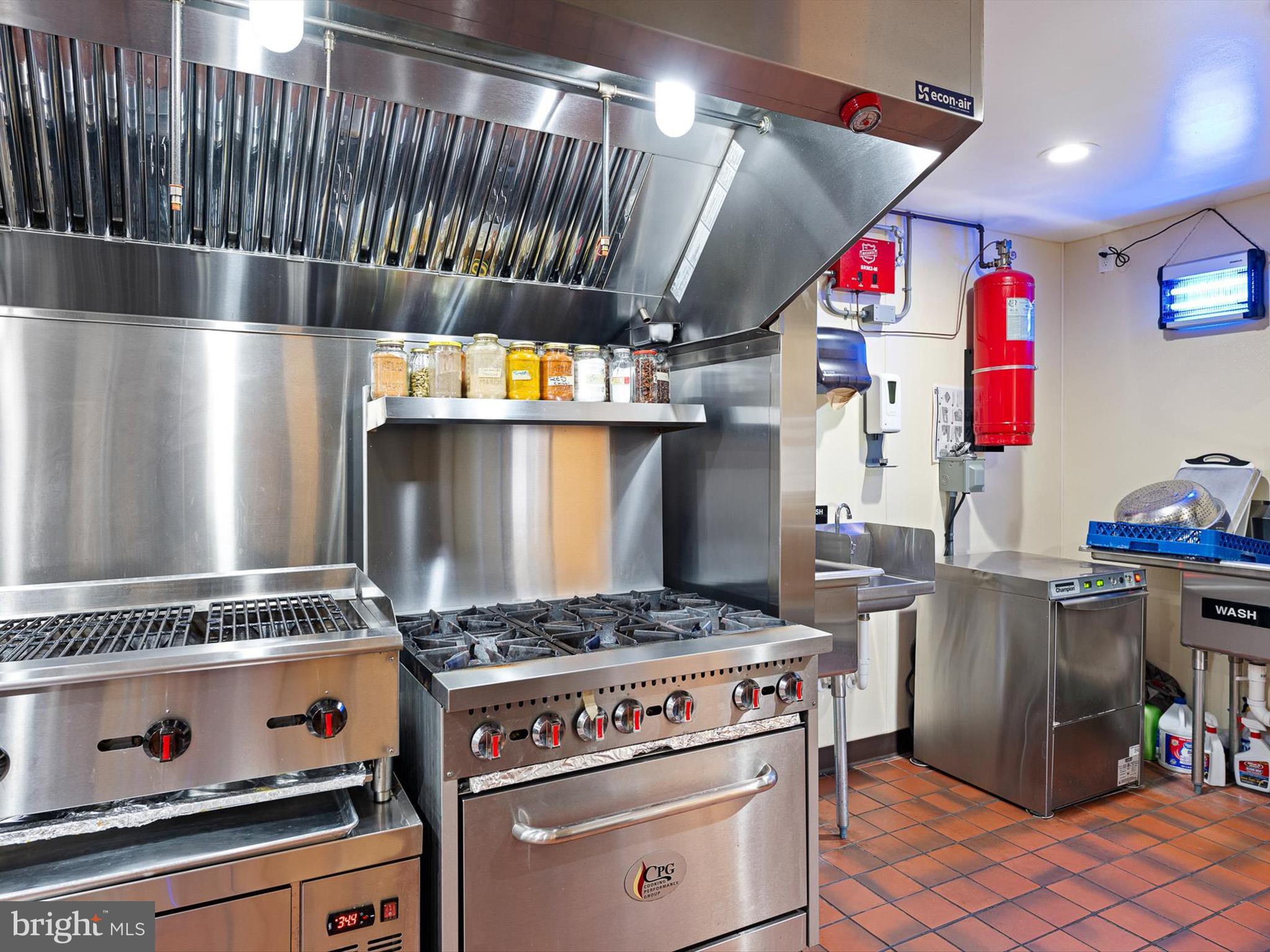 EAST LAKE GDNS - Commercial Sale