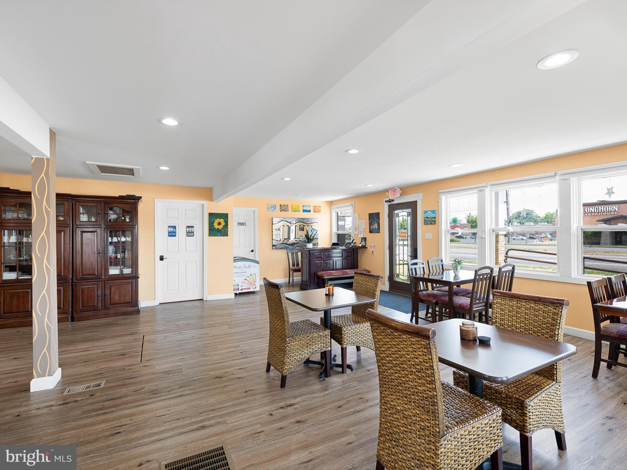 EAST LAKE GDNS - Commercial Sale