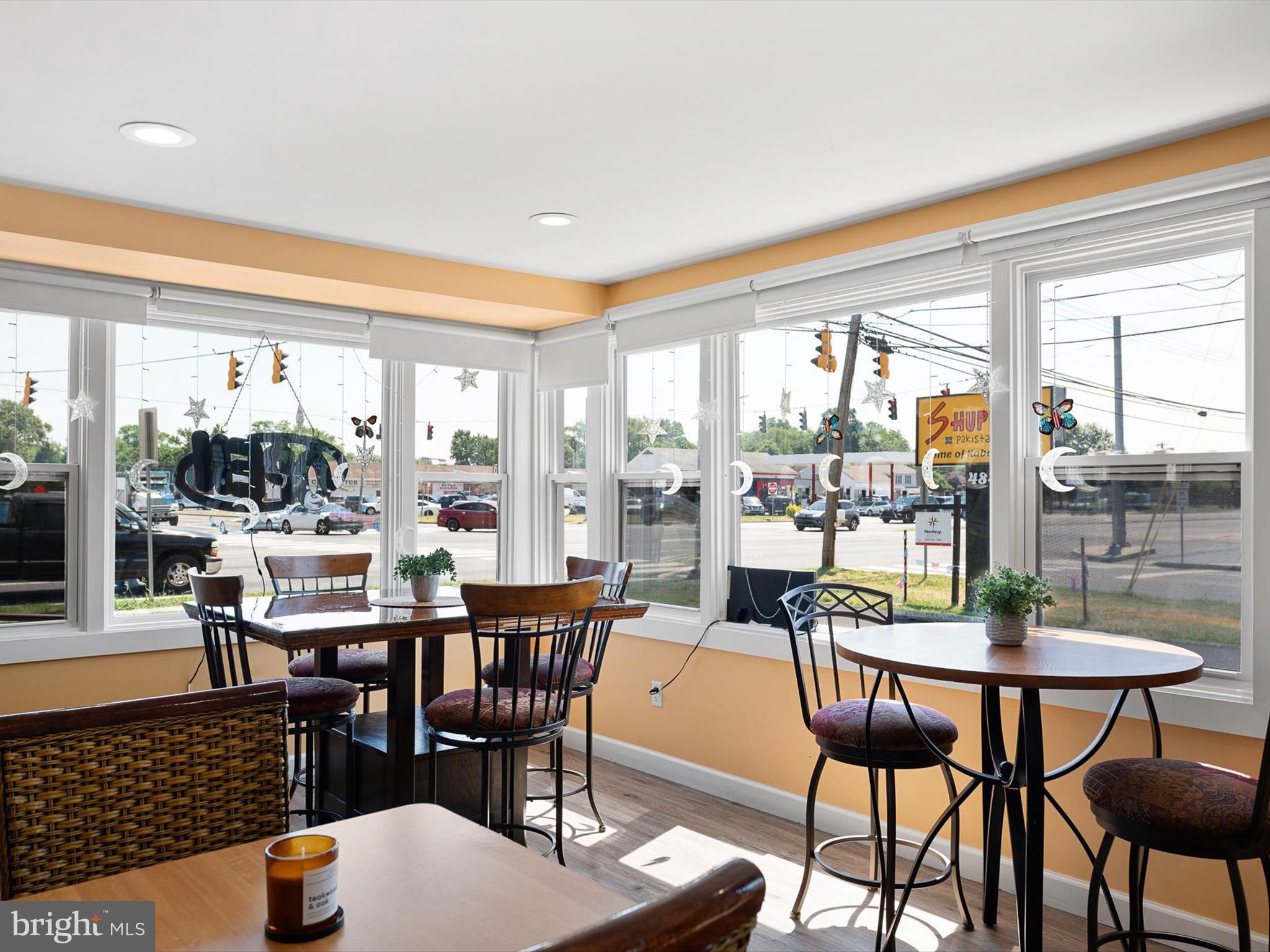 EAST LAKE GDNS - Commercial Sale