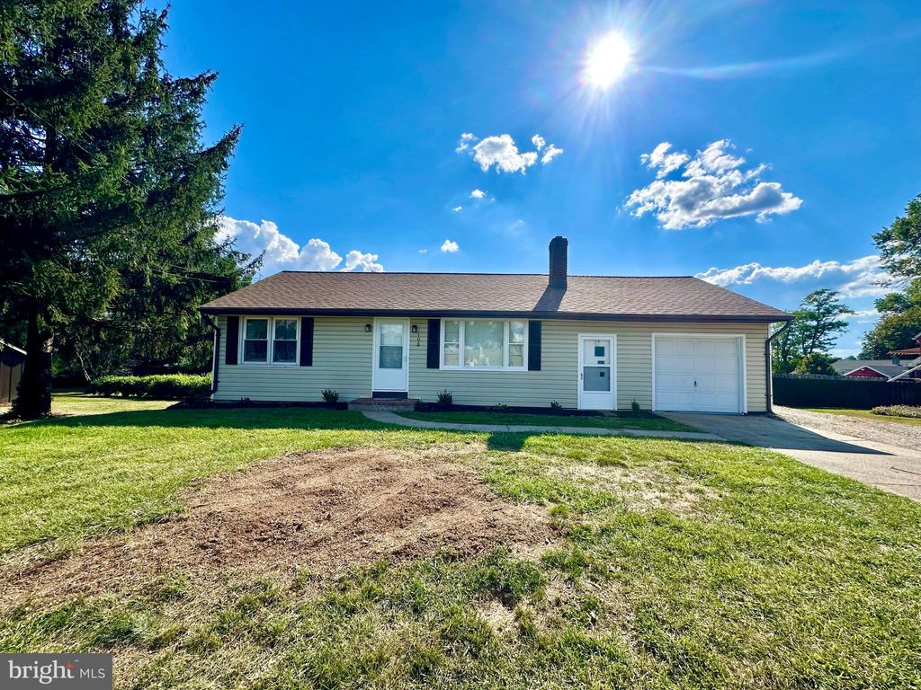 Photo of 108 Bluestone Road, YORK, PA 17406 (MLS # PAYK2091130)