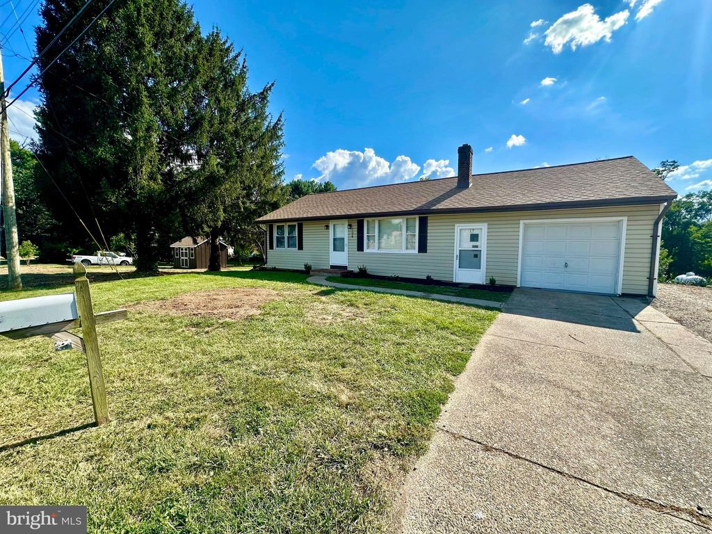 Photo of 108 Bluestone Road, YORK, PA 17406 (MLS # PAYK2091130)
