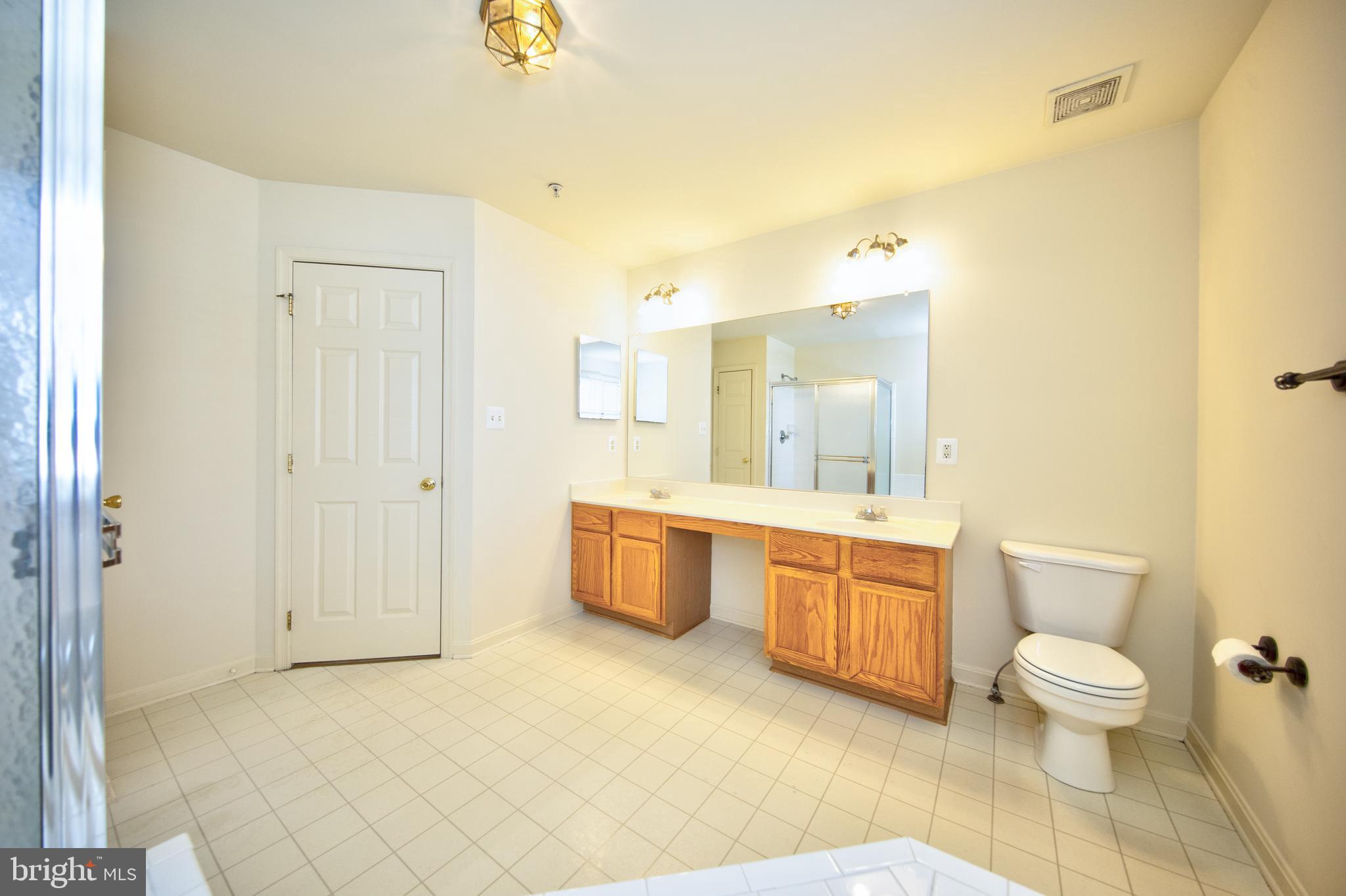 HOLLY WOODS - Residential