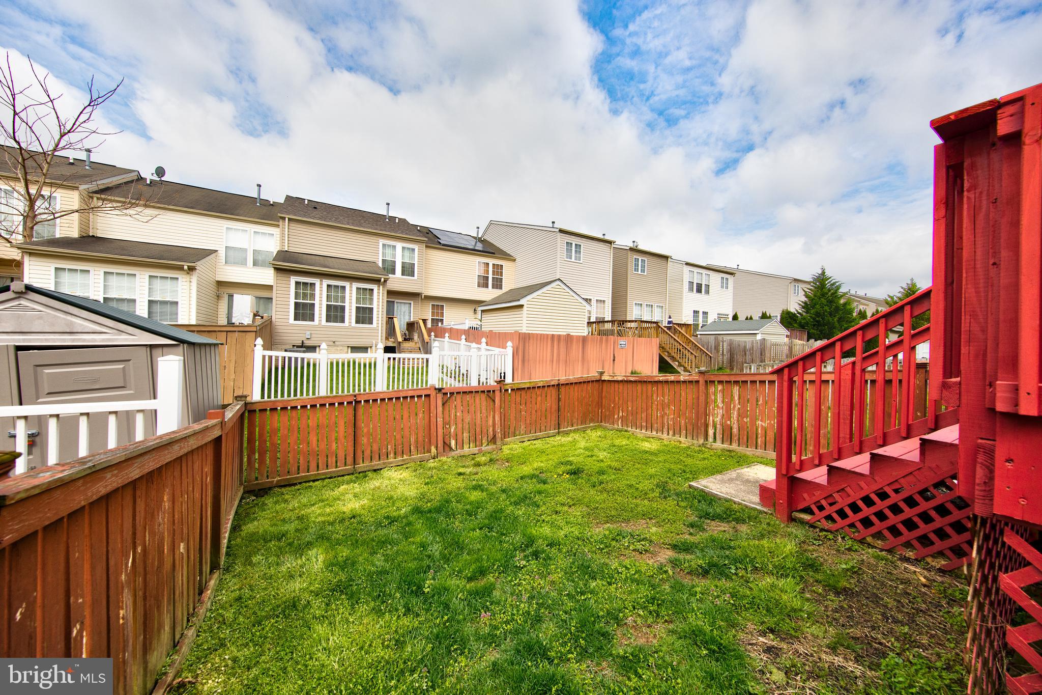 HOLLY WOODS - Residential