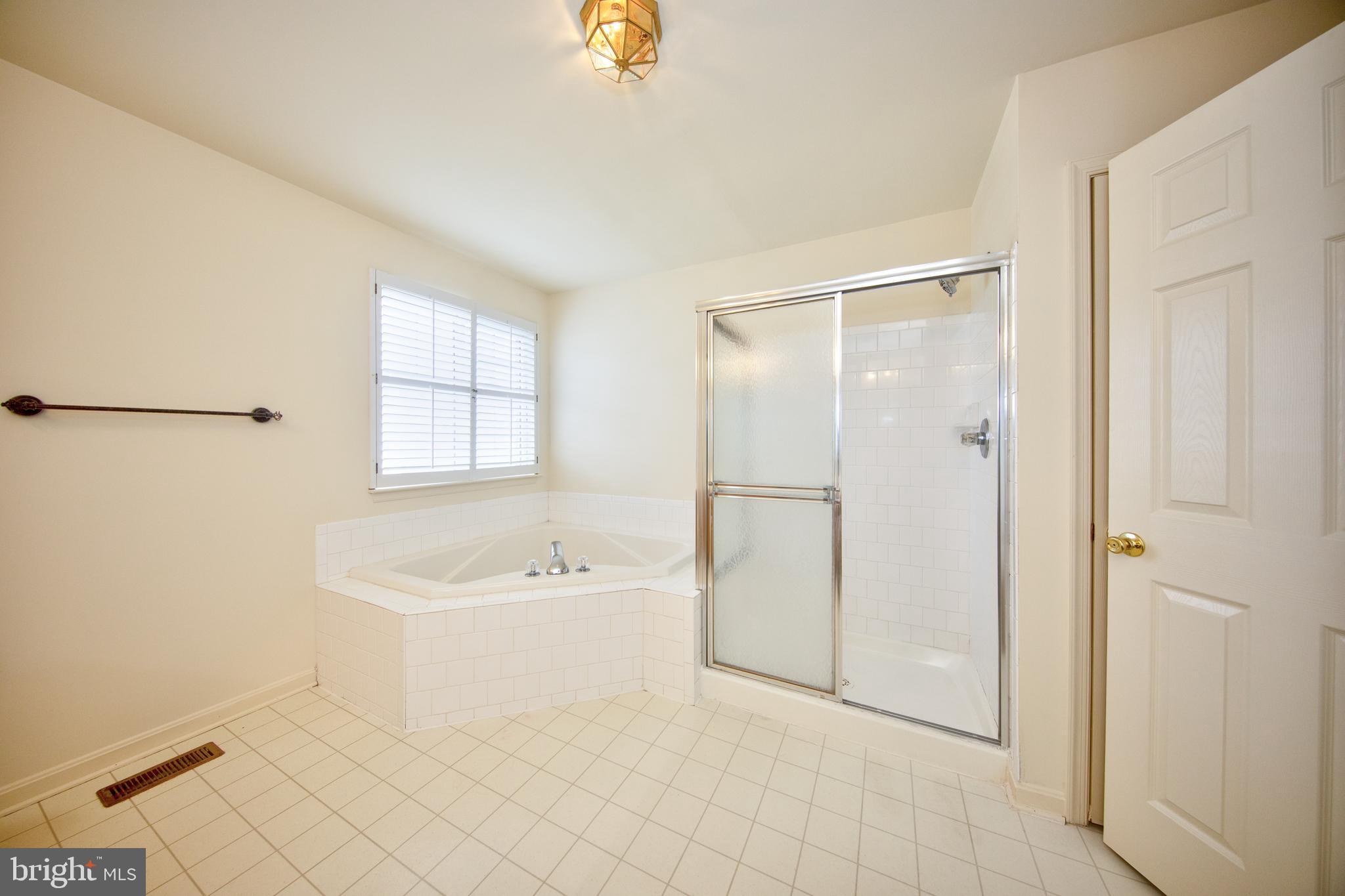 HOLLY WOODS - Residential