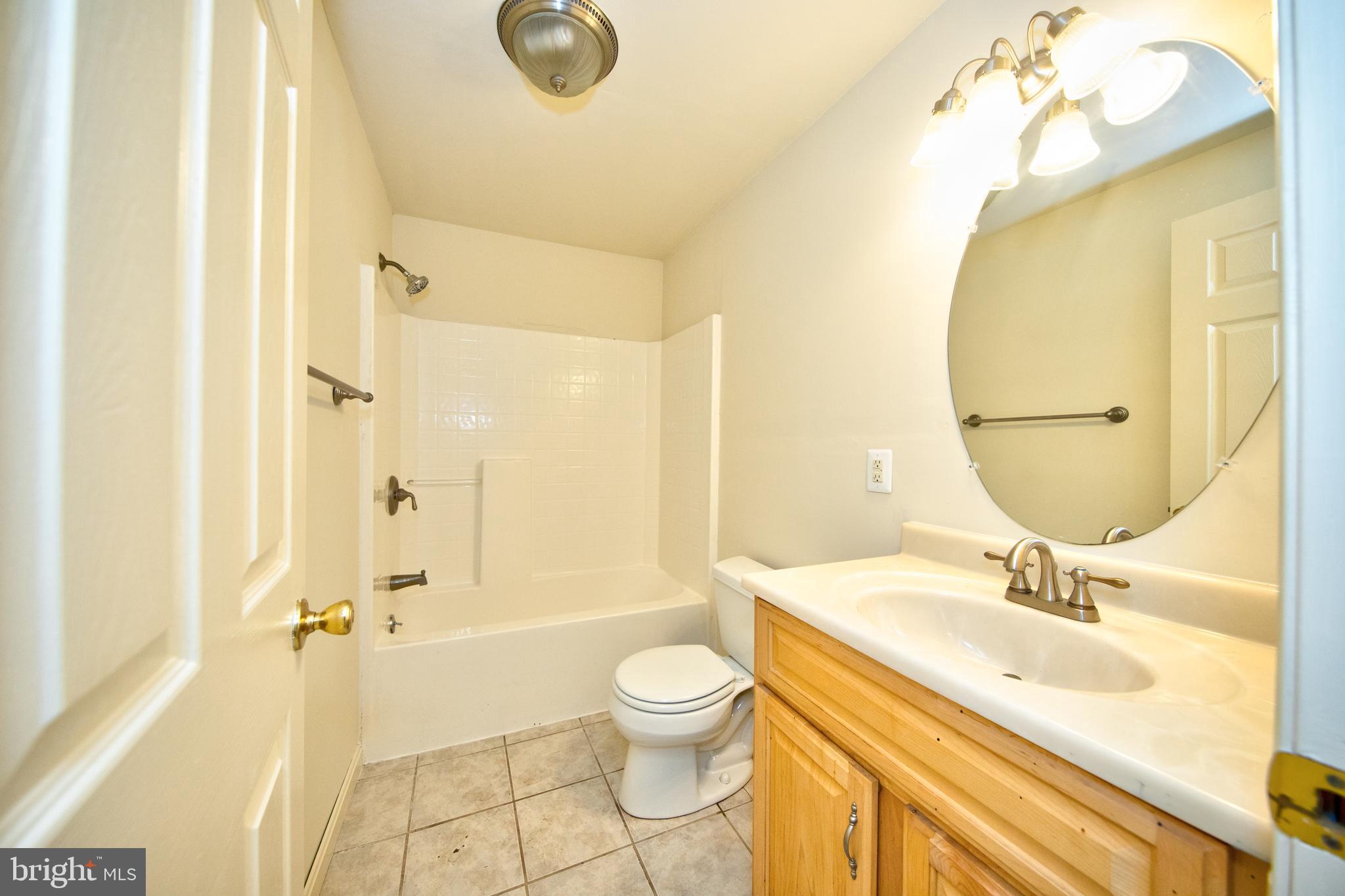 HOLLY WOODS - Residential