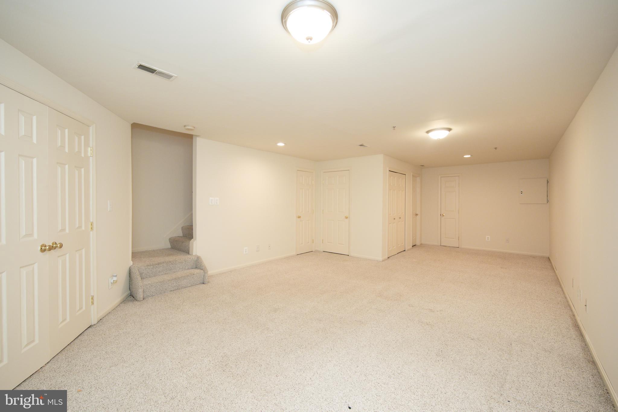 HOLLY WOODS - Residential