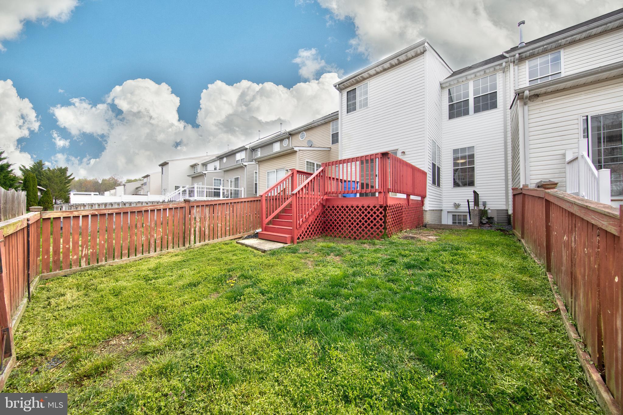 HOLLY WOODS - Residential