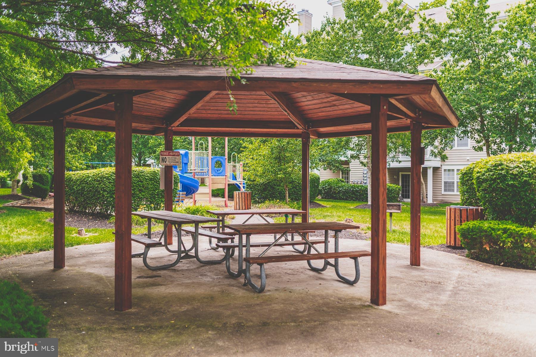 HAMPSHIRE HALL CONDO - Residential