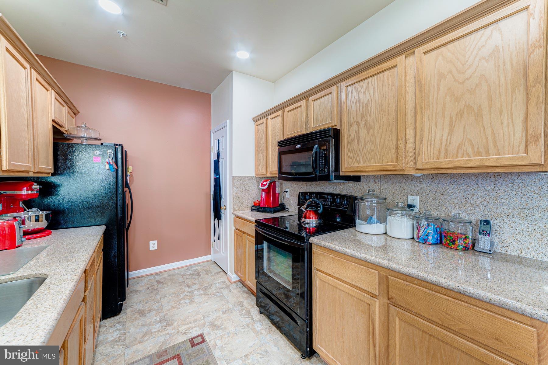 HAMPSHIRE HALL CONDO - Residential