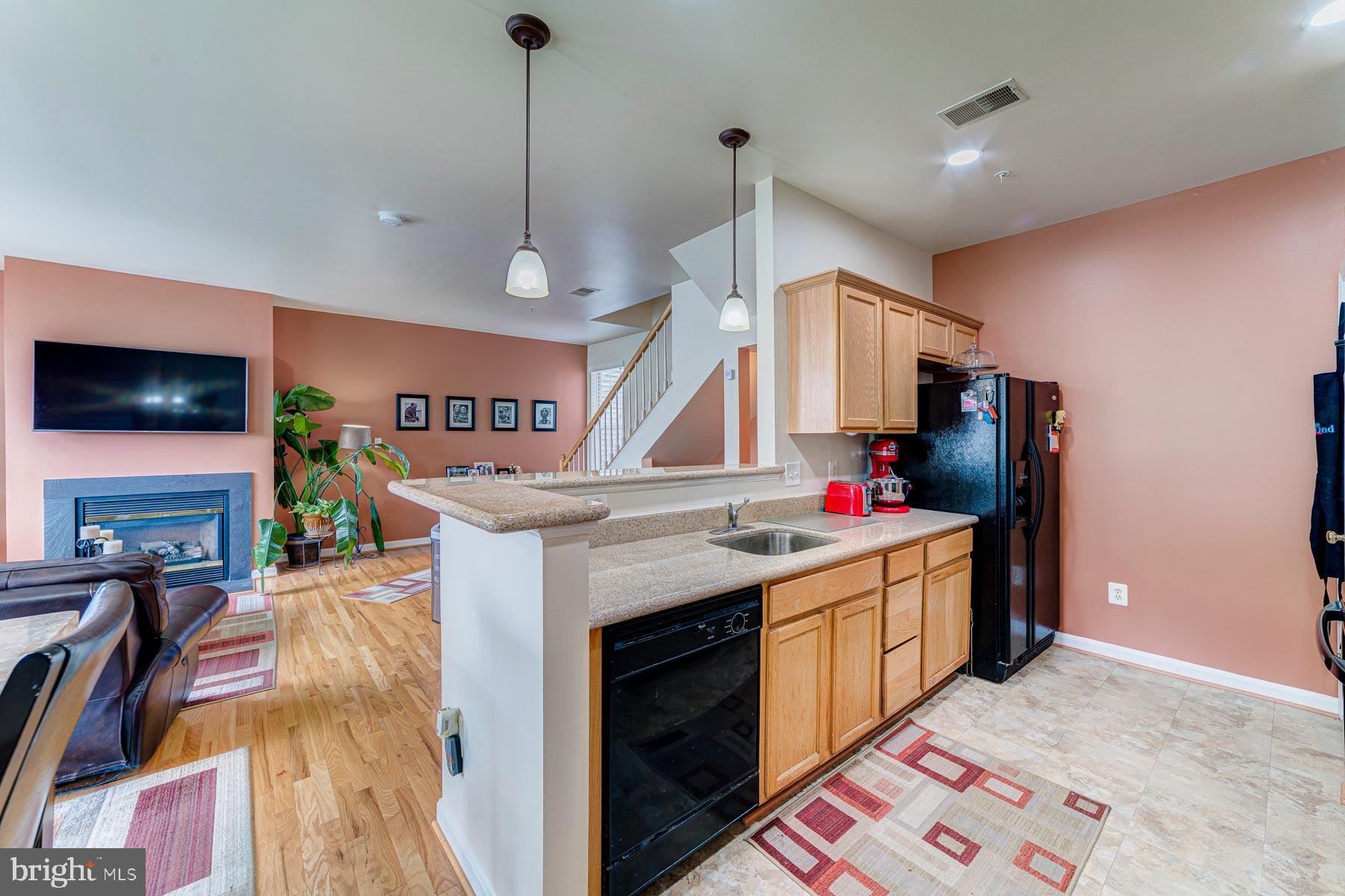 HAMPSHIRE HALL CONDO - Residential