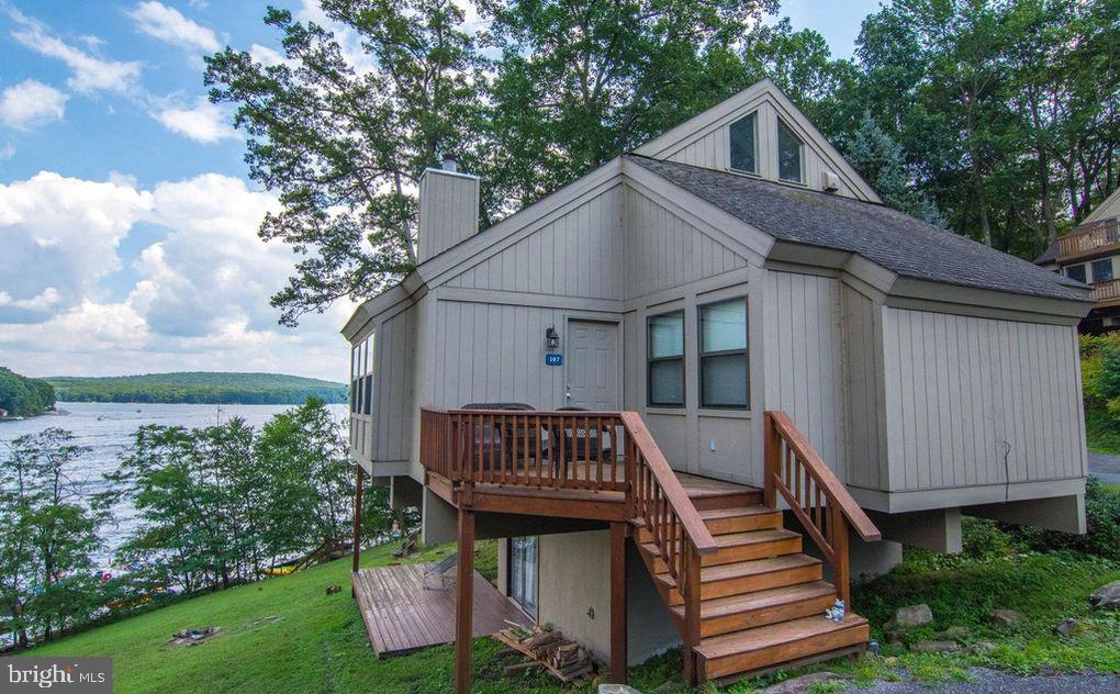 Renovated lakefront condo at Timberloft. 3BR, 3.5BA, front row with spectacular views! Includes a dock slip through condo association.