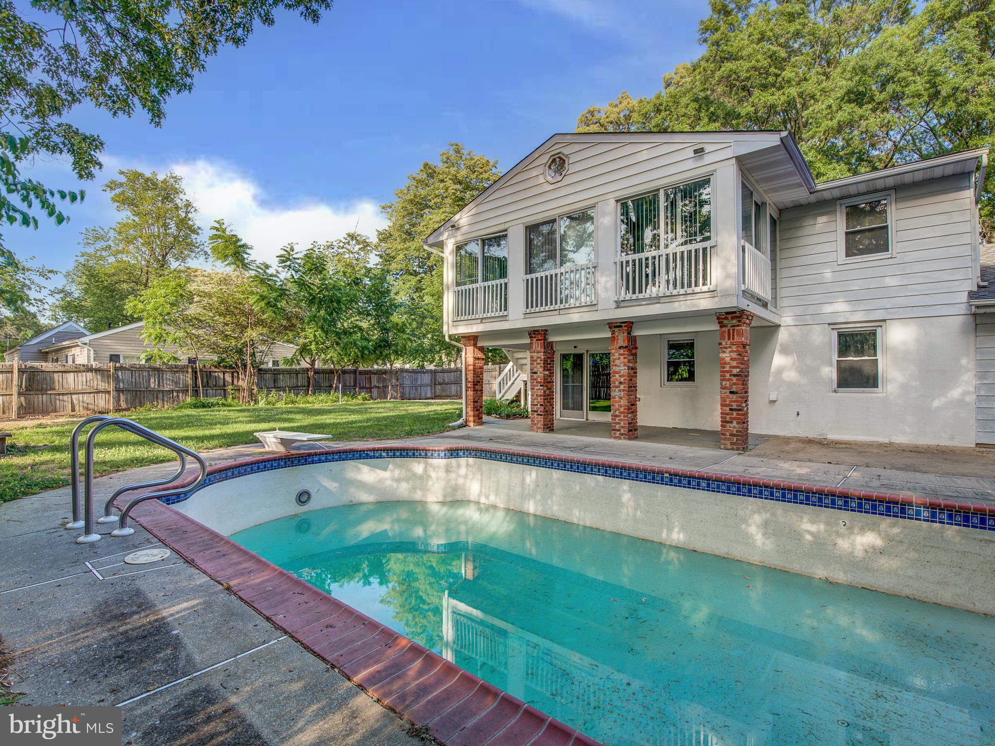 UPPER MAGOTHY BEACH - Residential