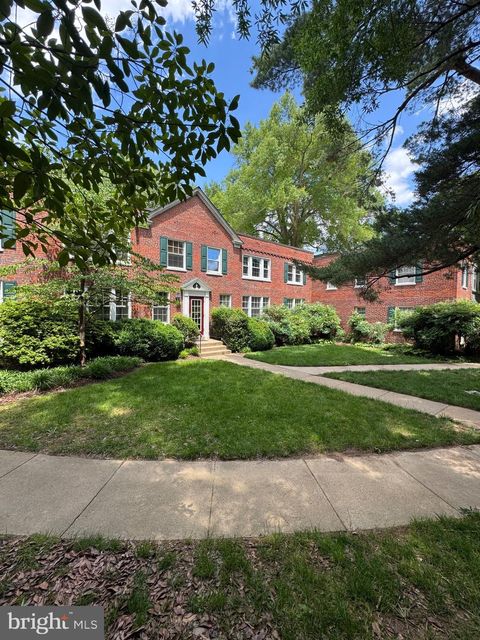 2011 KEY BOULEVARD 12595 ARLINGTON VA 22201