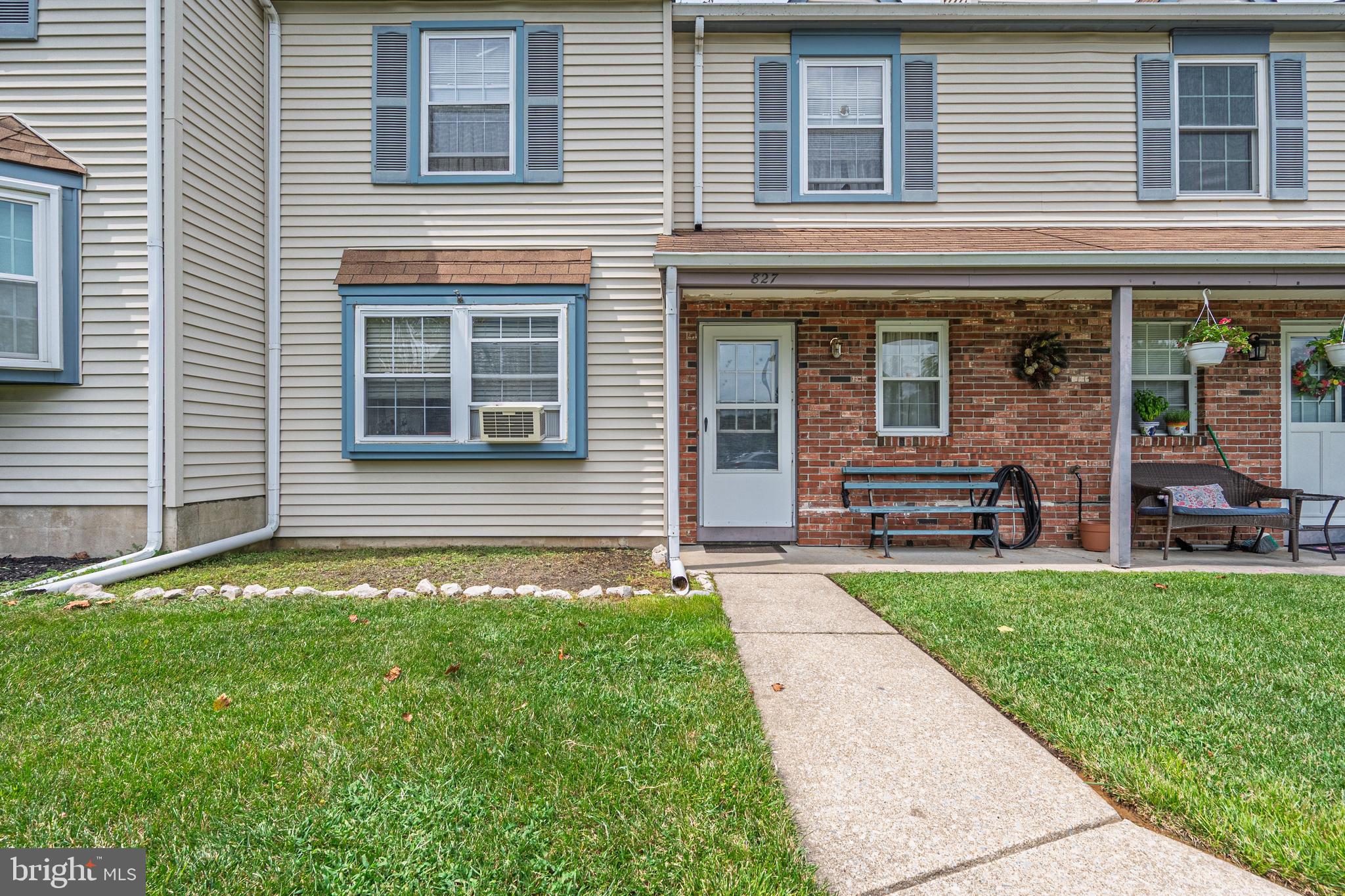 827 SAINT REGIS COURT