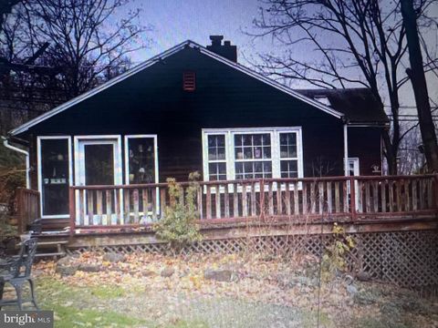 1395 SLEEPY HOLLOW ROAD PENNSBURG PA 18073