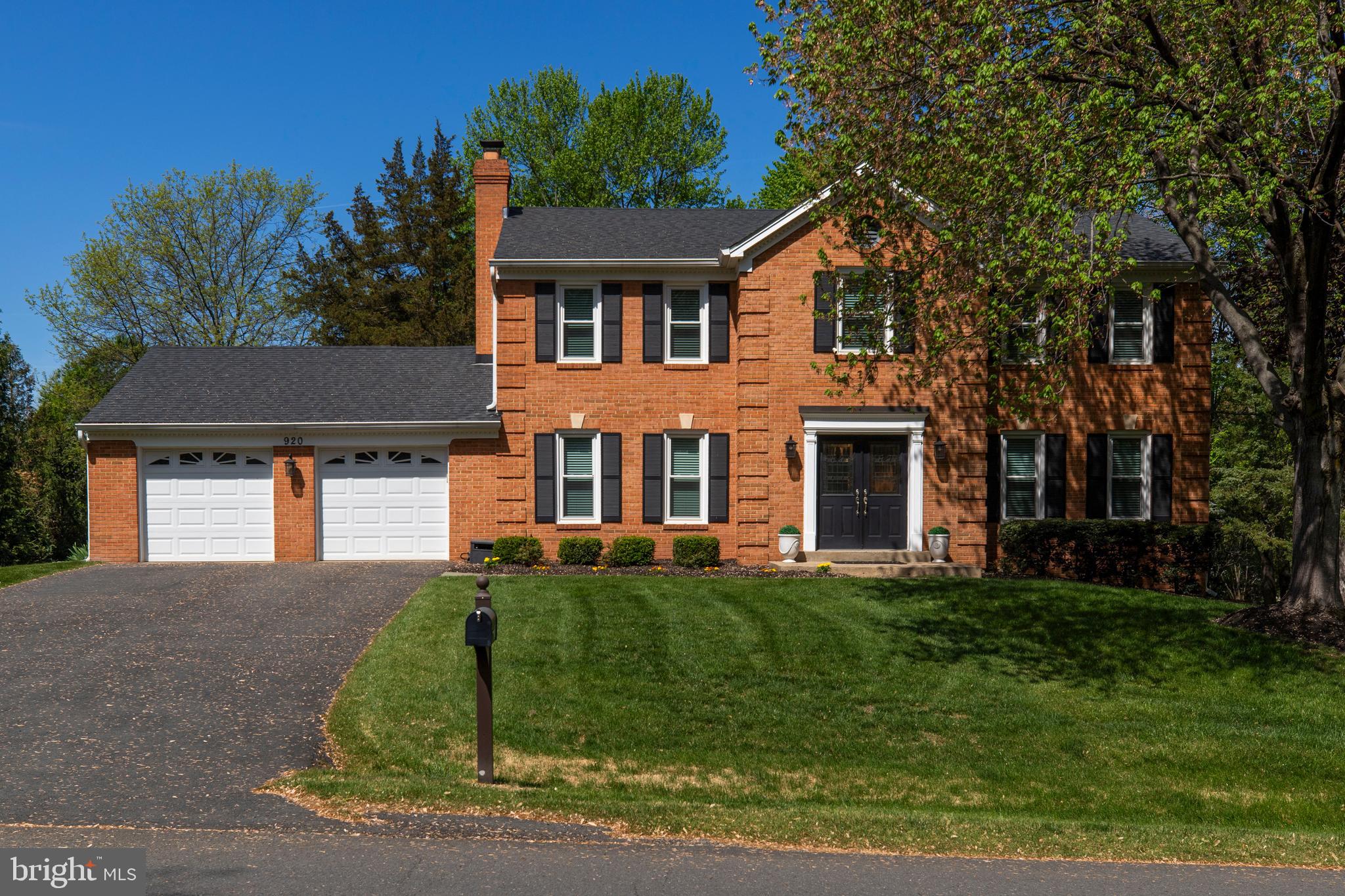920 HOLLY CREEK DRIVE