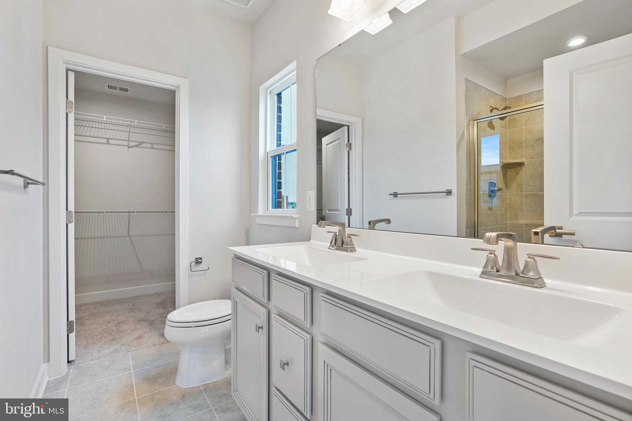 VILLAGE OF TOWNE SQUARE - Residential Lease