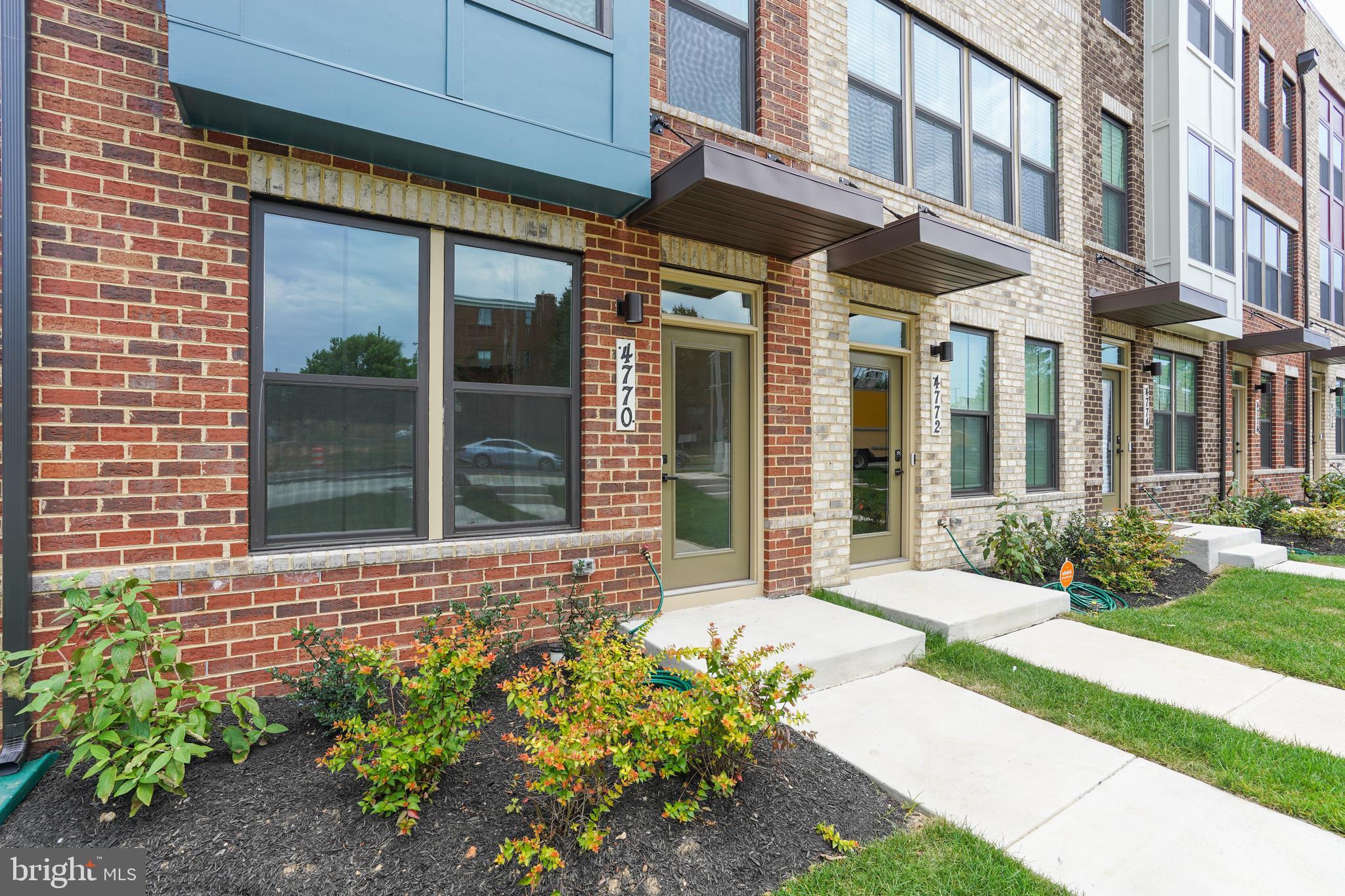 VILLAGE OF TOWNE SQUARE - Residential Lease