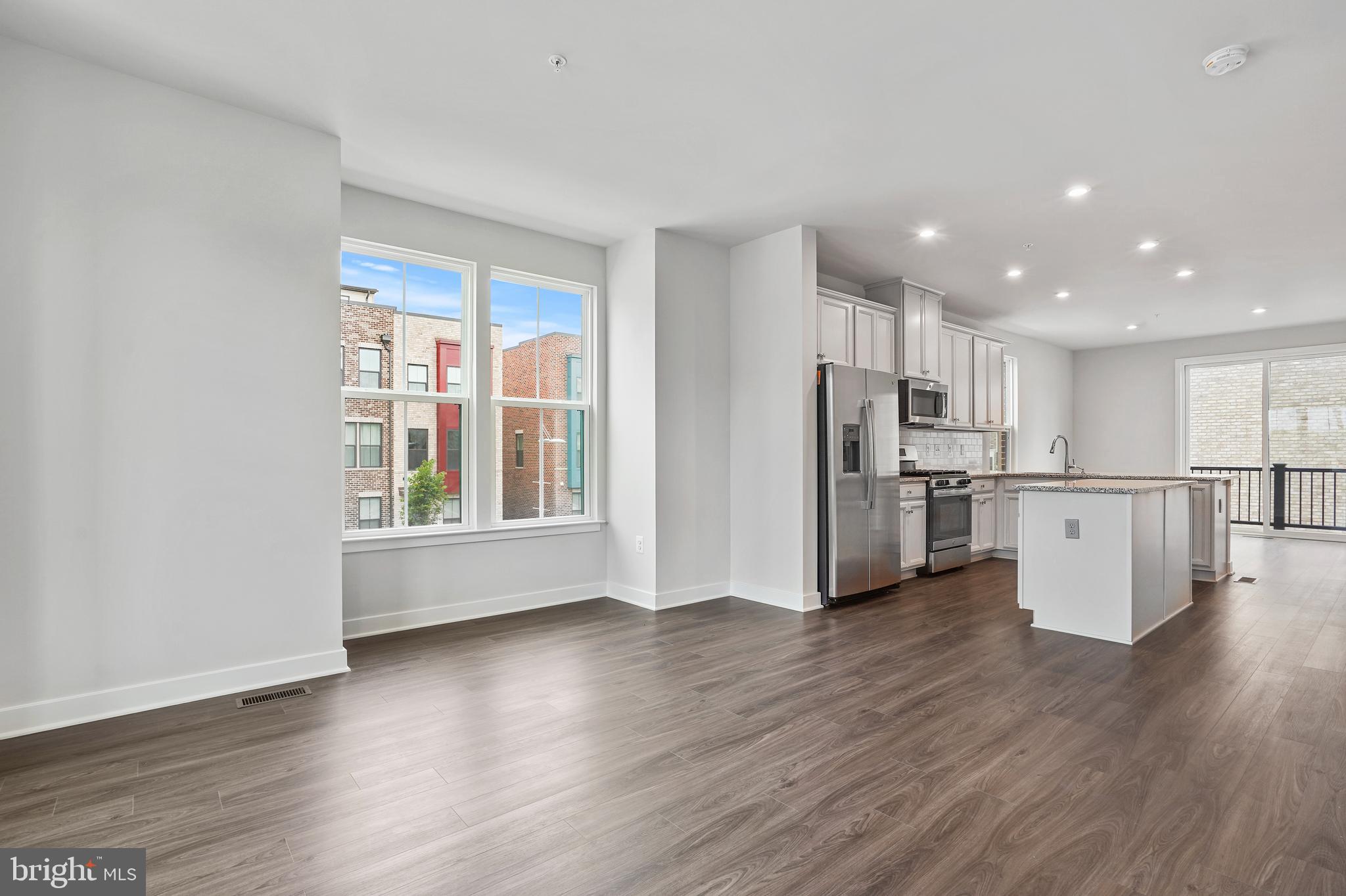 VILLAGE OF TOWNE SQUARE - Residential Lease