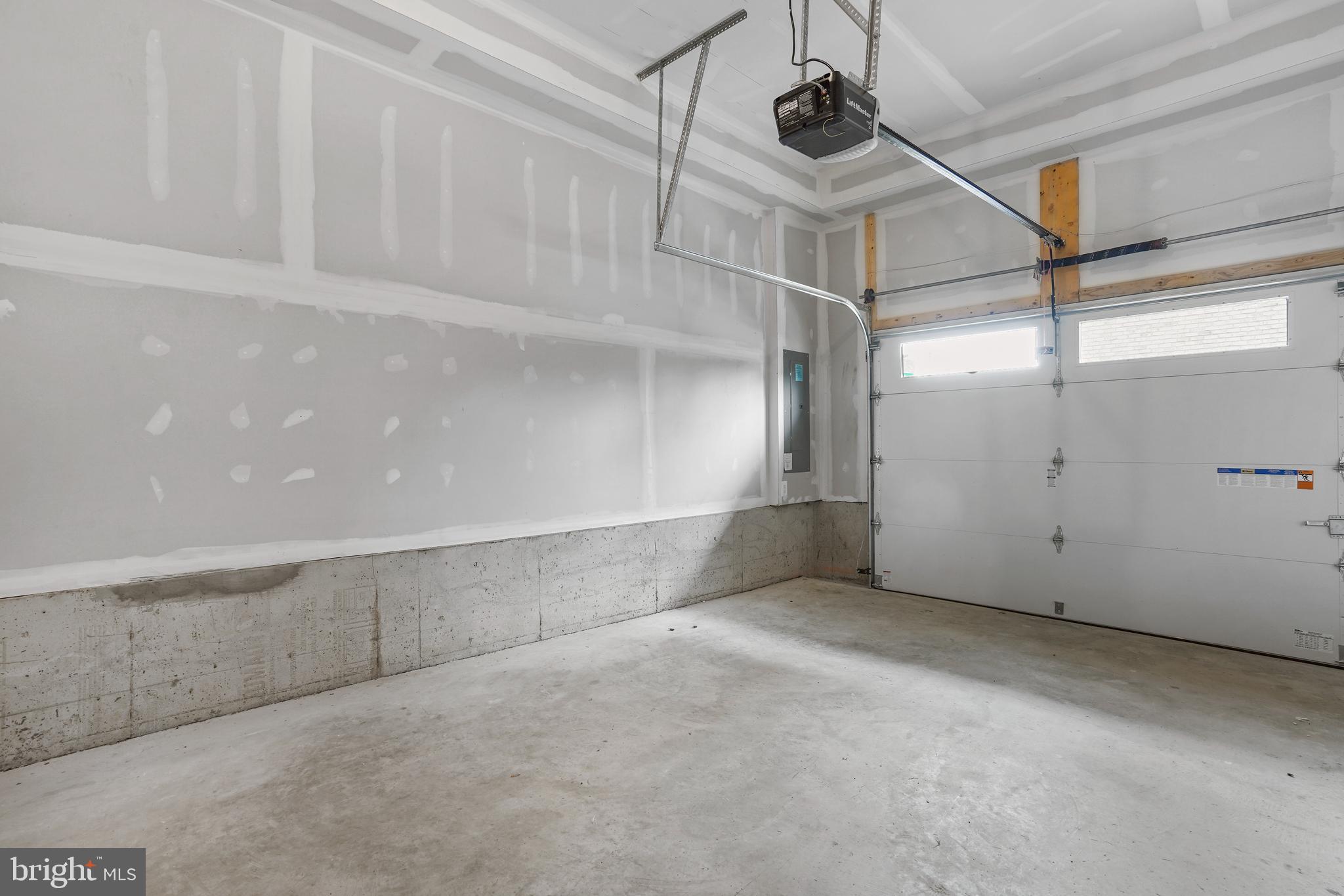 VILLAGE OF TOWNE SQUARE - Residential Lease