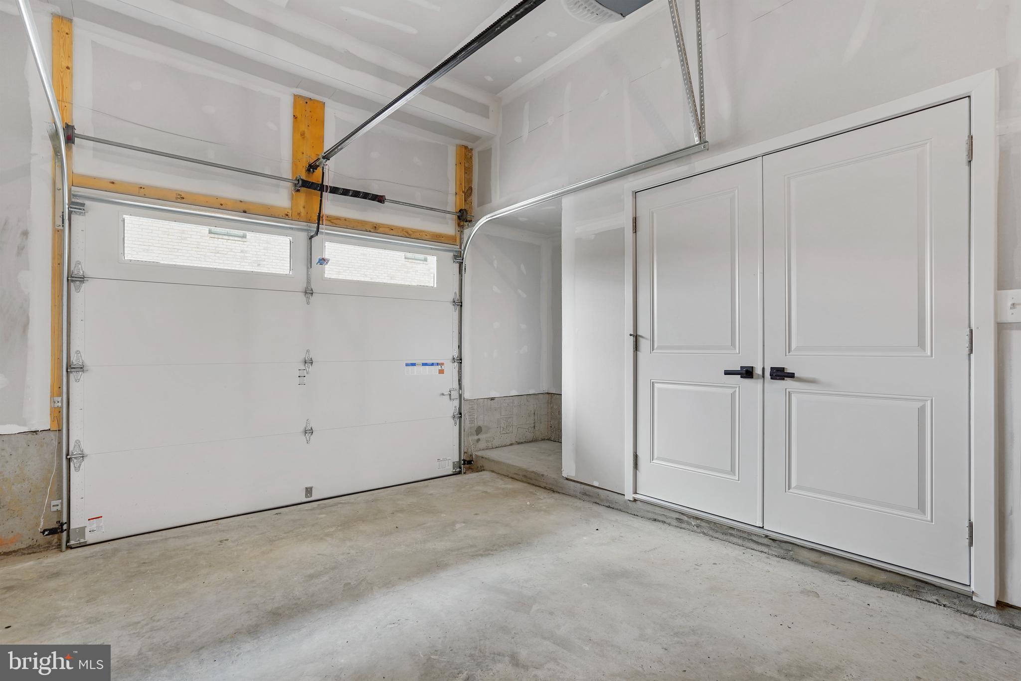 VILLAGE OF TOWNE SQUARE - Residential Lease