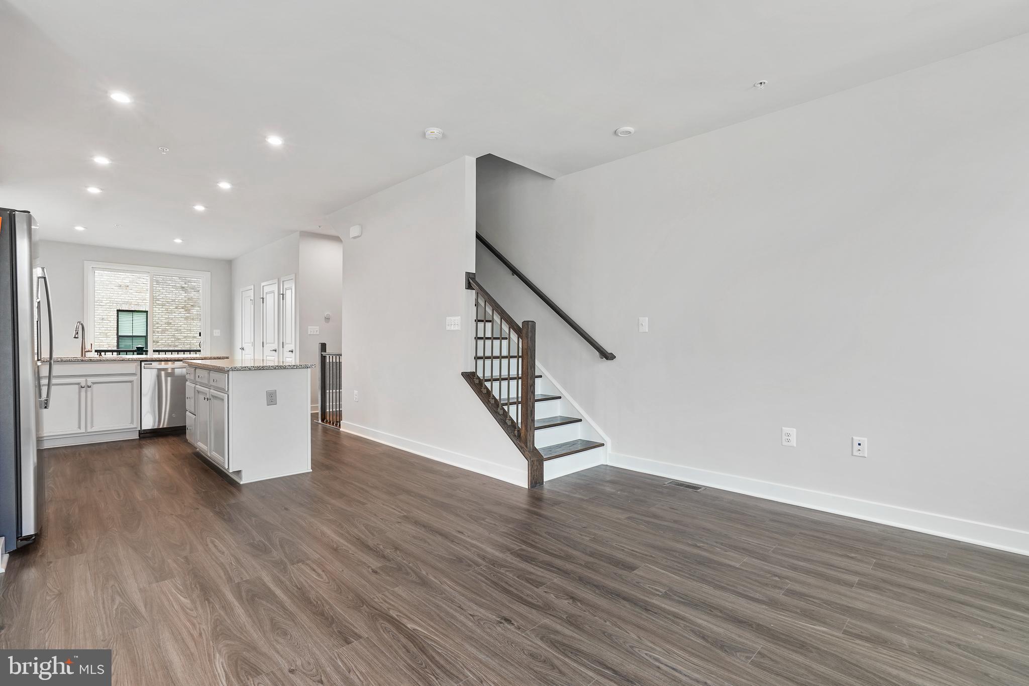 VILLAGE OF TOWNE SQUARE - Residential Lease