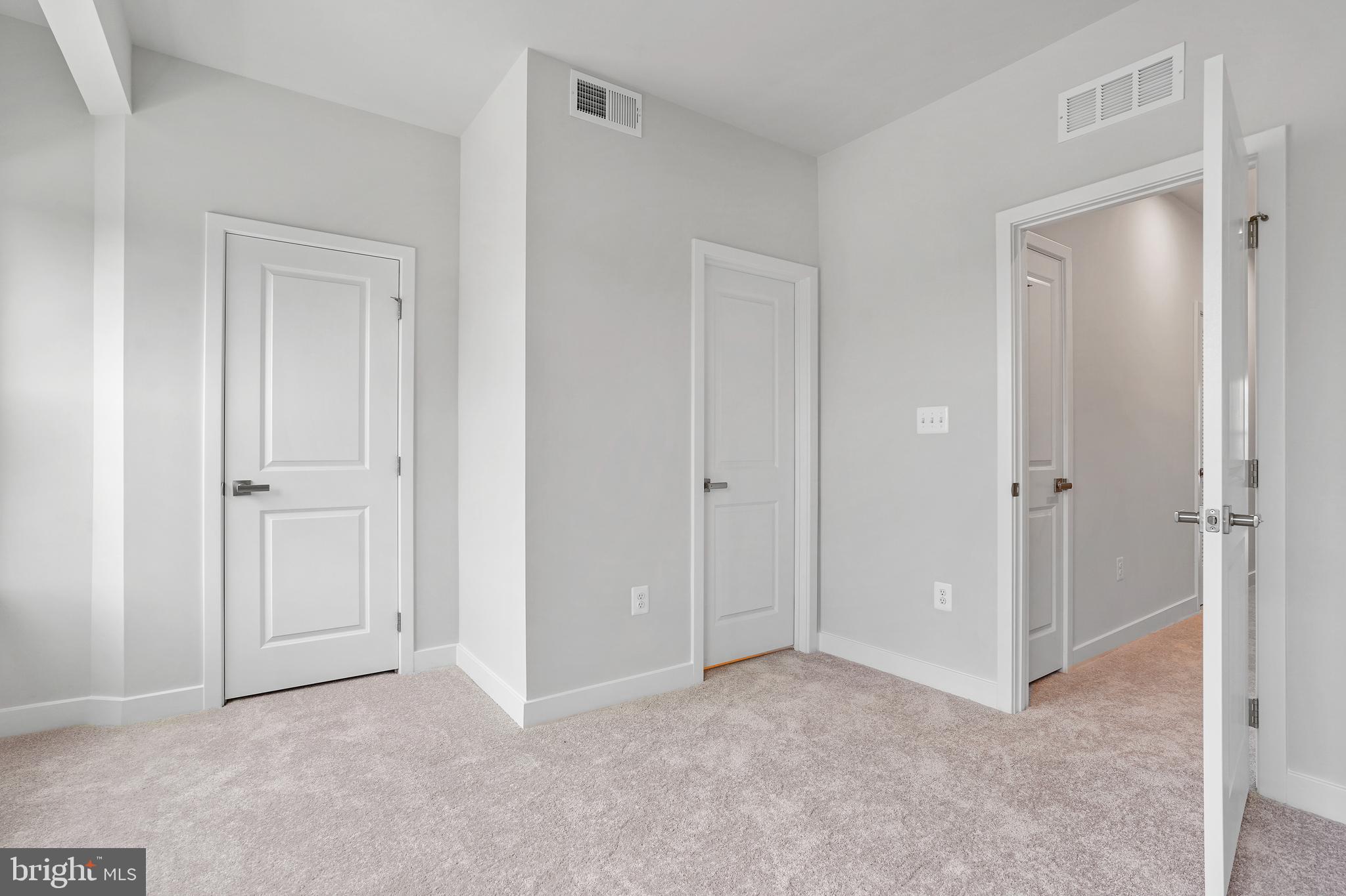 VILLAGE OF TOWNE SQUARE - Residential Lease