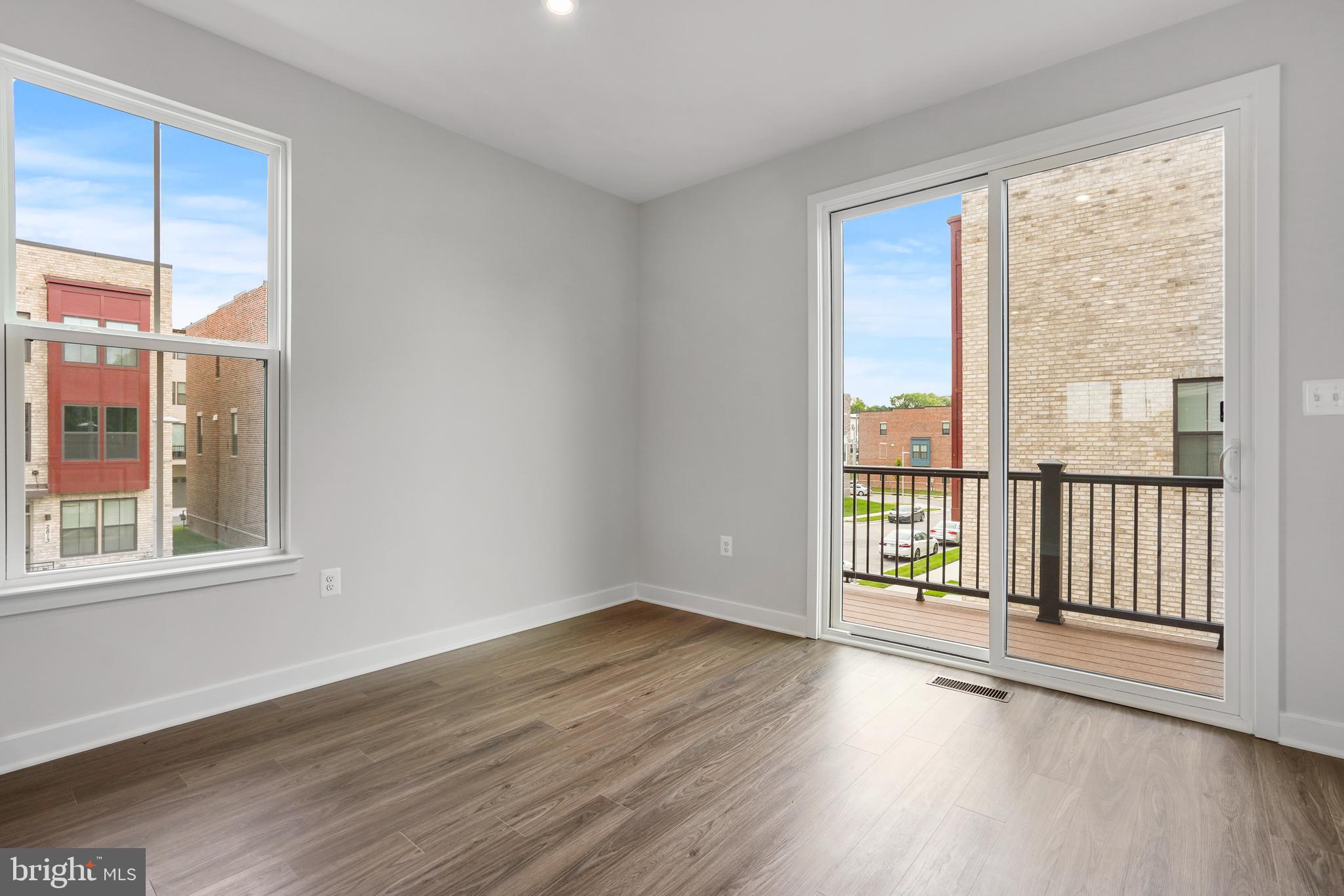 VILLAGE OF TOWNE SQUARE - Residential Lease