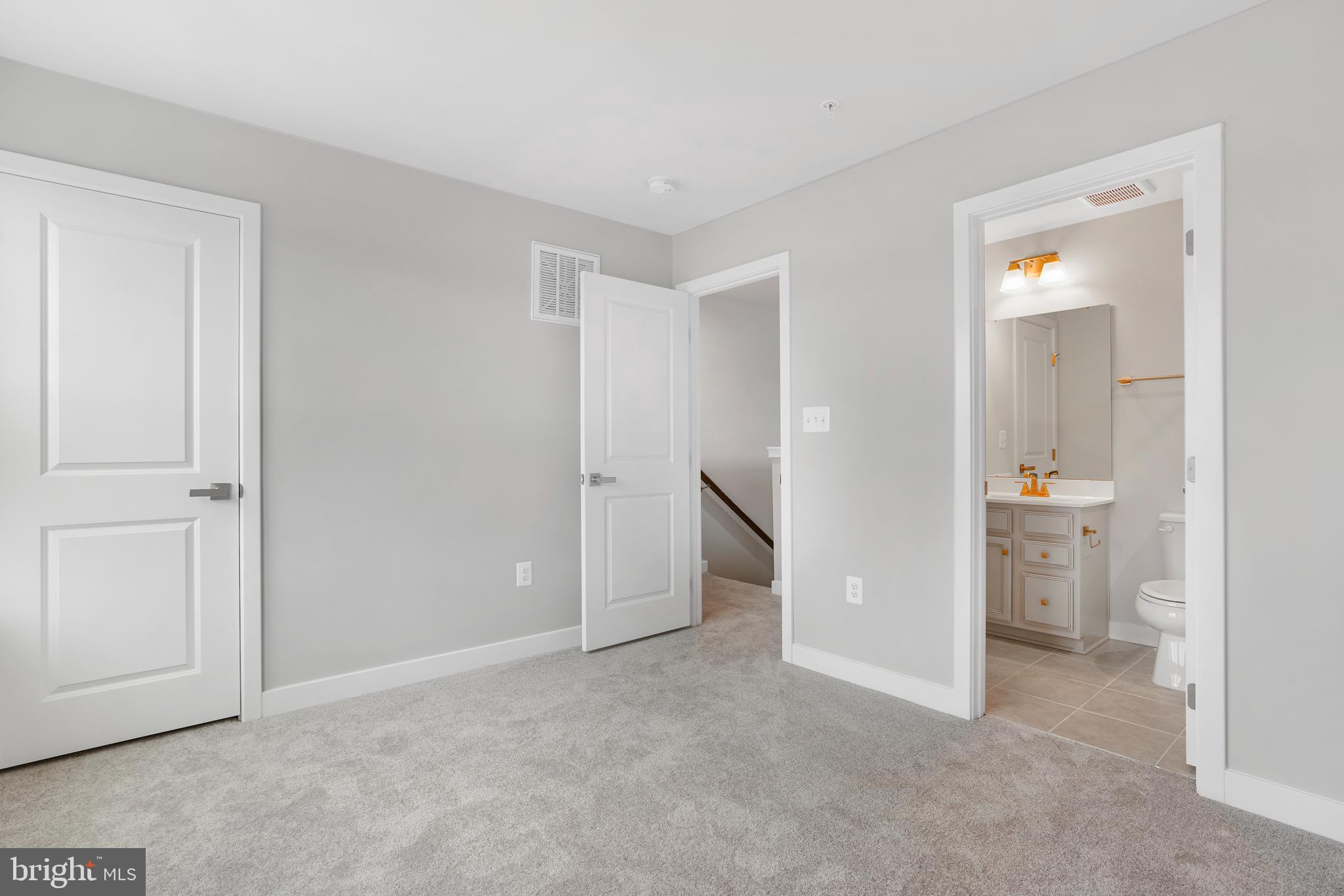 VILLAGE OF TOWNE SQUARE - Residential Lease