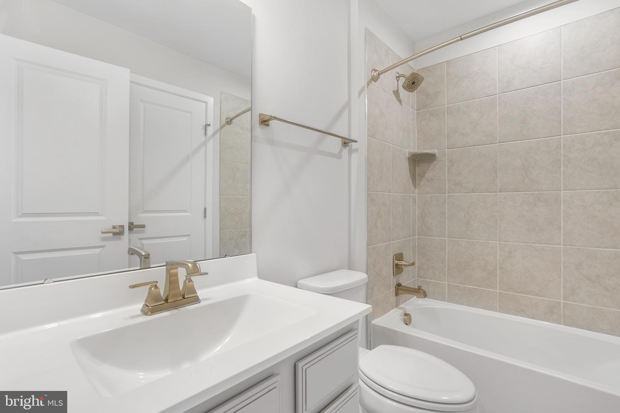 VILLAGE OF TOWNE SQUARE - Residential Lease