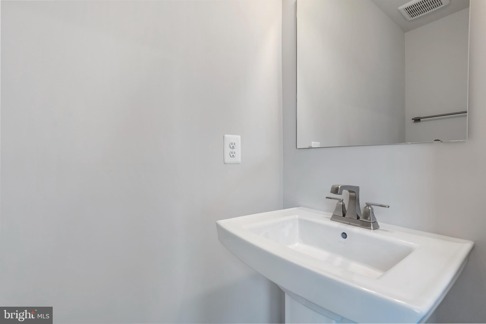 VILLAGE OF TOWNE SQUARE - Residential Lease