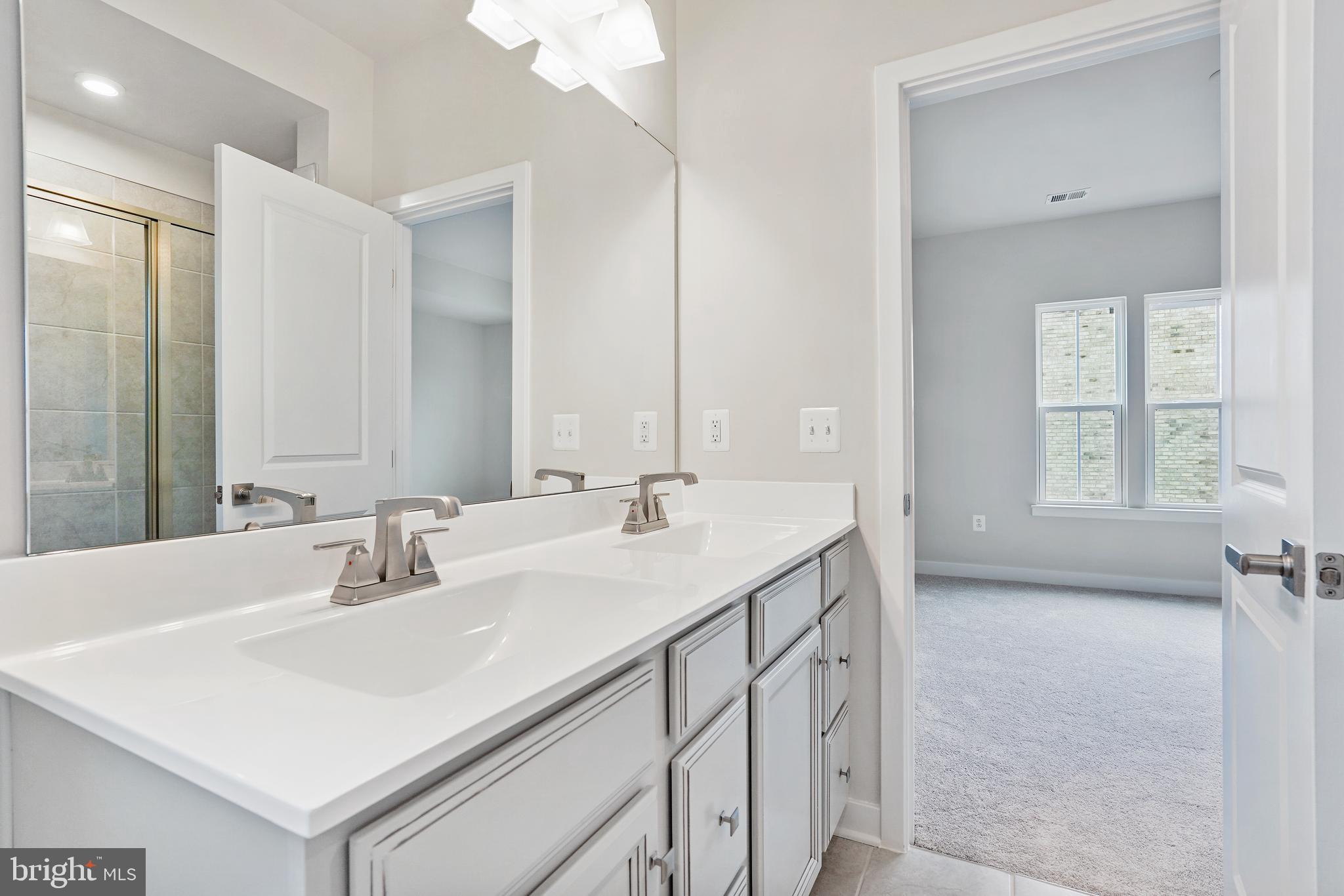 VILLAGE OF TOWNE SQUARE - Residential Lease