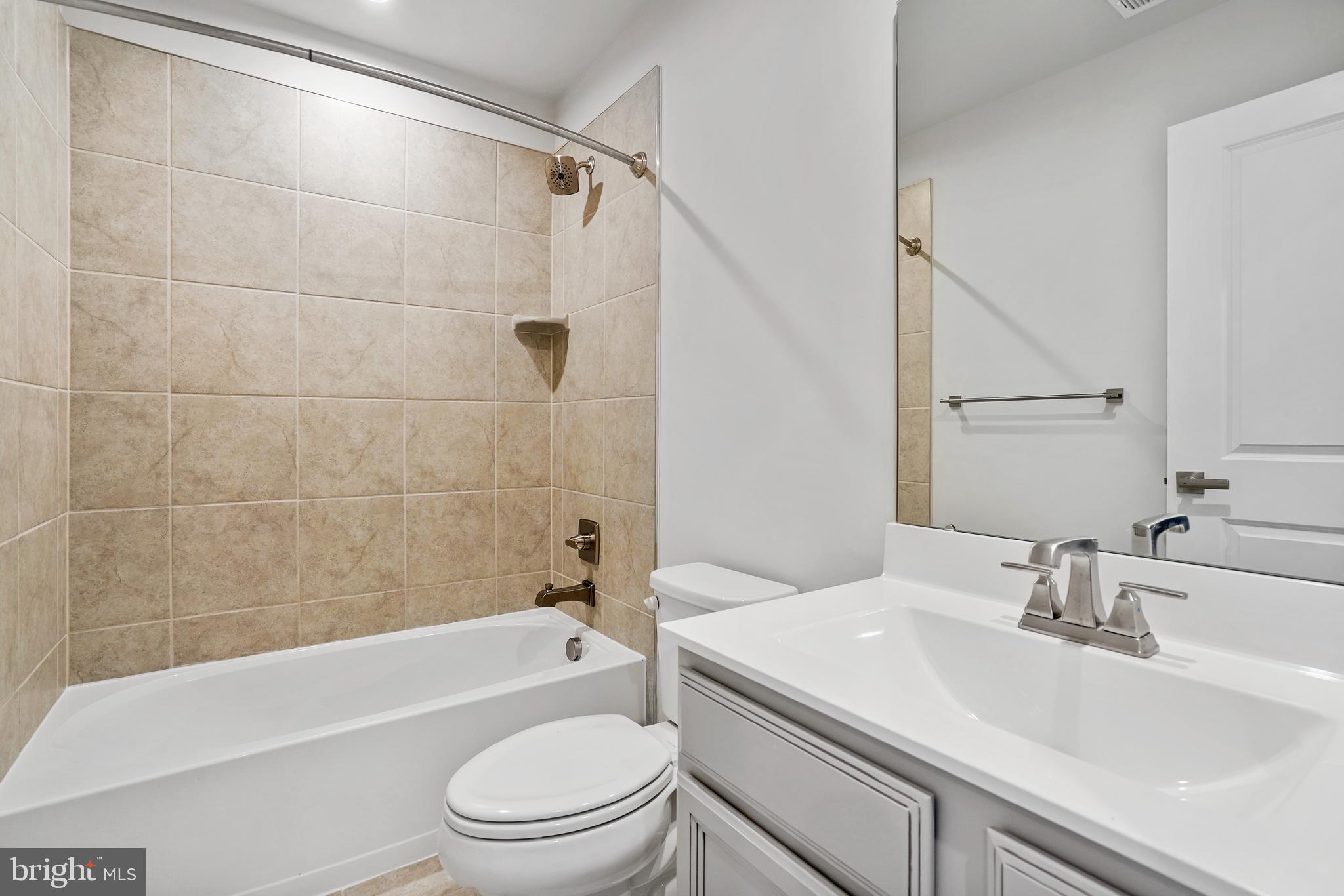 VILLAGE OF TOWNE SQUARE - Residential Lease