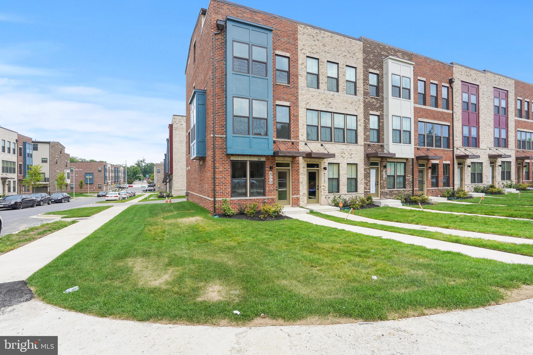 VILLAGE OF TOWNE SQUARE - Residential Lease