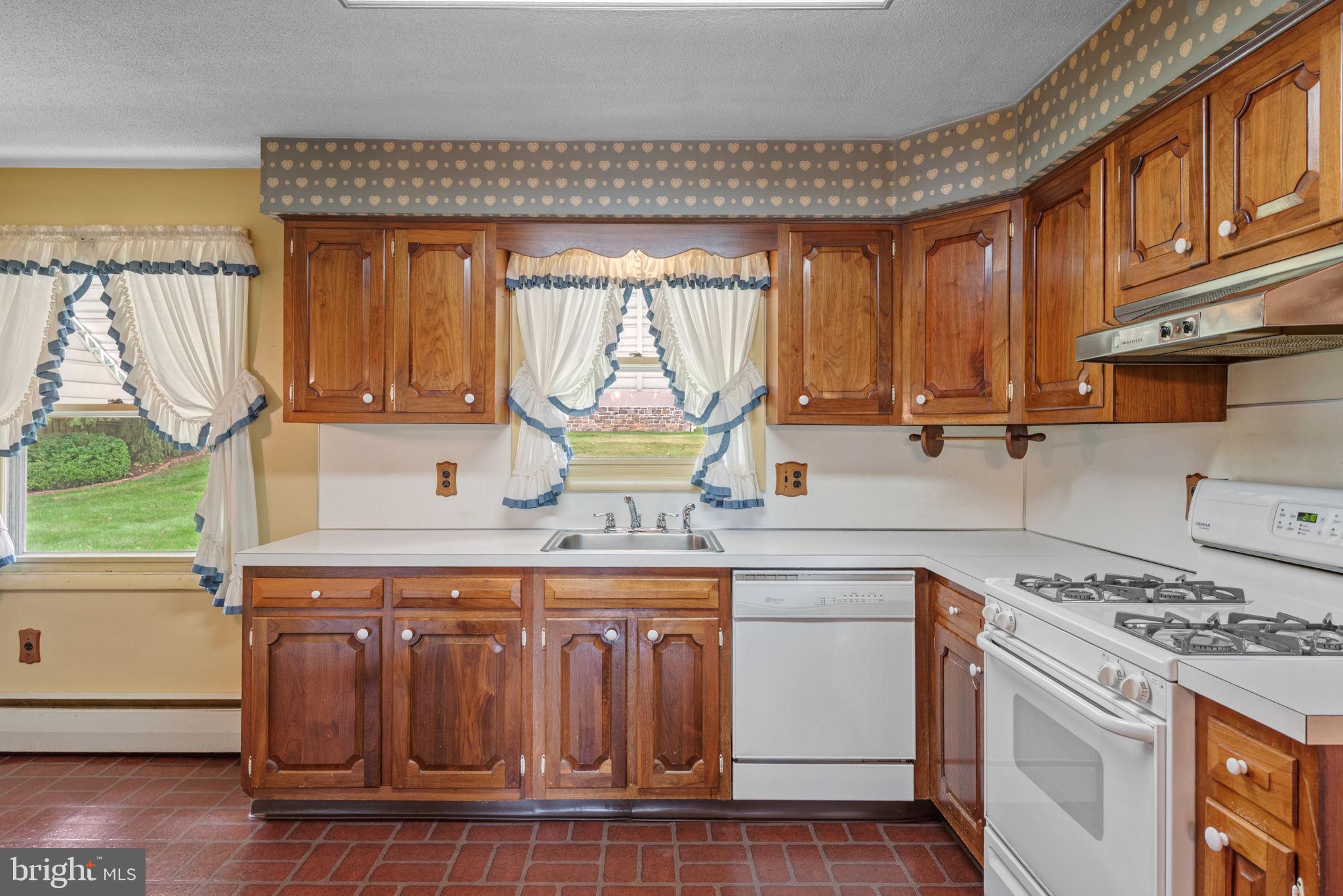 COLONIAL HEIGHTS - Residential