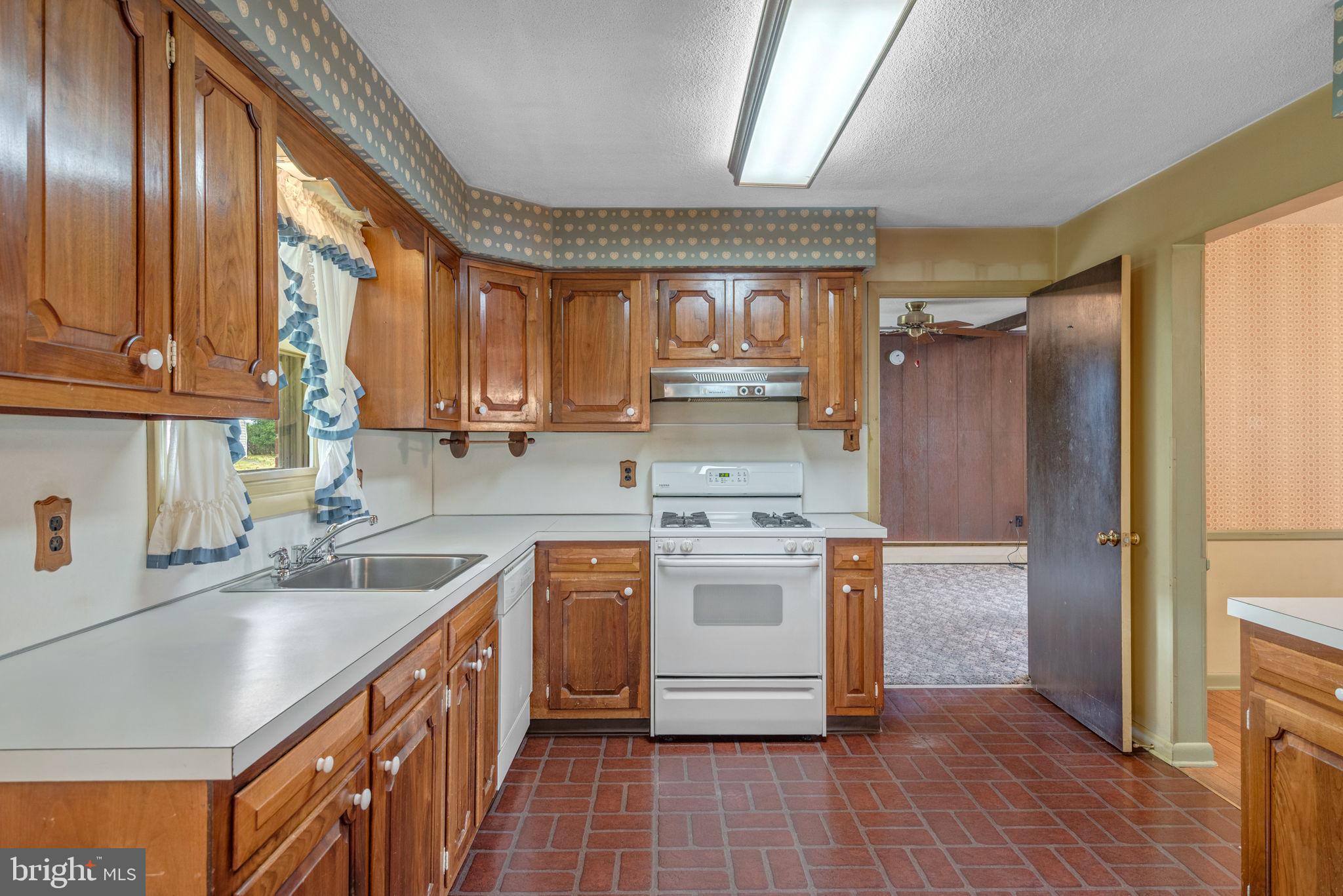 COLONIAL HEIGHTS - Residential