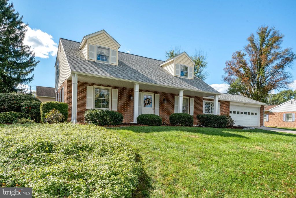 Photo of 1818 Roxboro Road, YORK, PA 17402 (MLS # PAYK2091440)