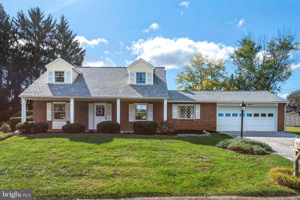 Photo of 1818 Roxboro Road, YORK, PA 17402 (MLS # PAYK2091440)