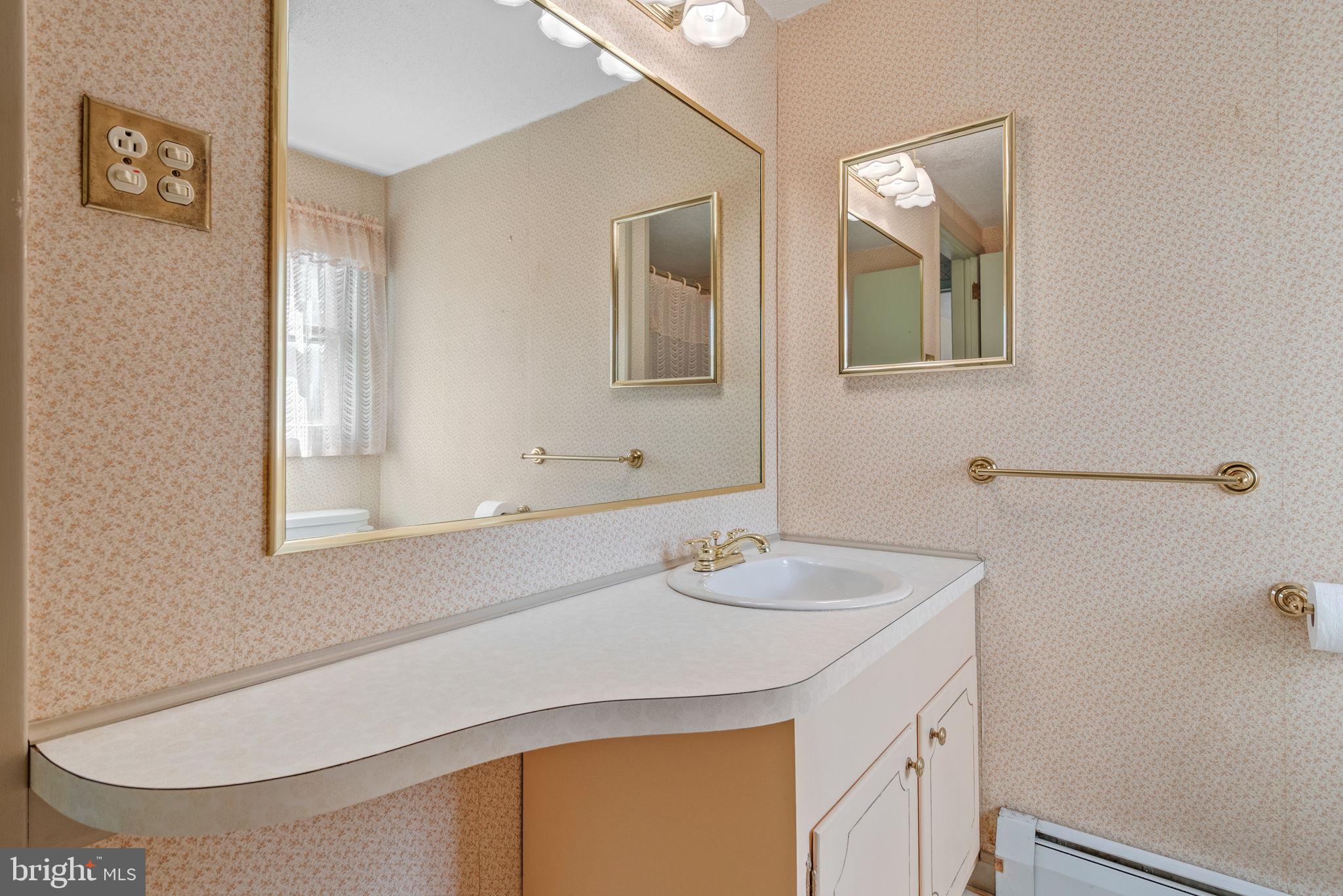 COLONIAL HEIGHTS - Residential