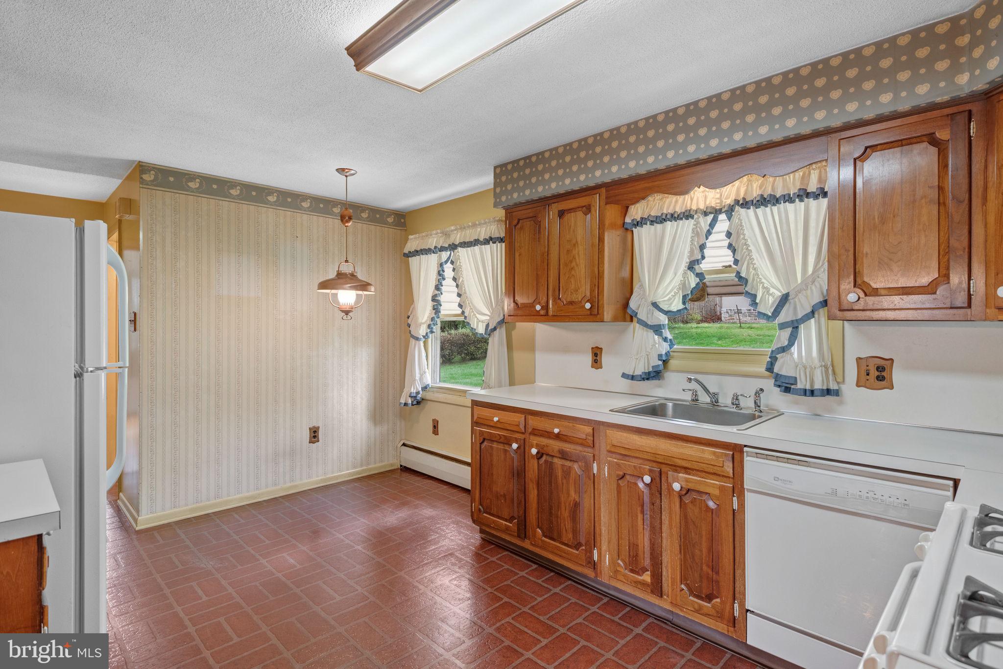 COLONIAL HEIGHTS - Residential