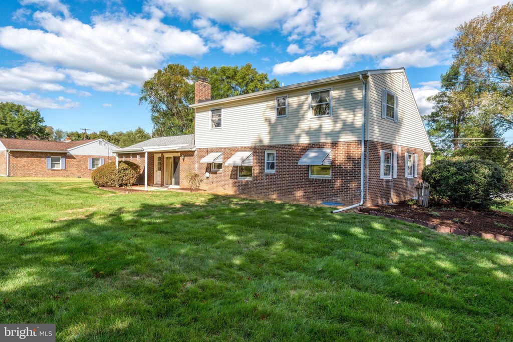 Photo of 1818 Roxboro Road, YORK, PA 17402 (MLS # PAYK2091440)