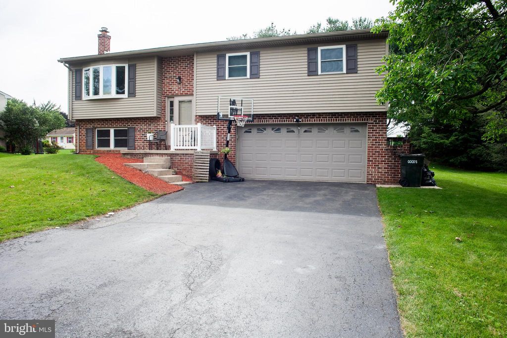 Photo of 253 Meadowlark Drive, Ephrata, PA 17522 (MLS # PALA2051904)