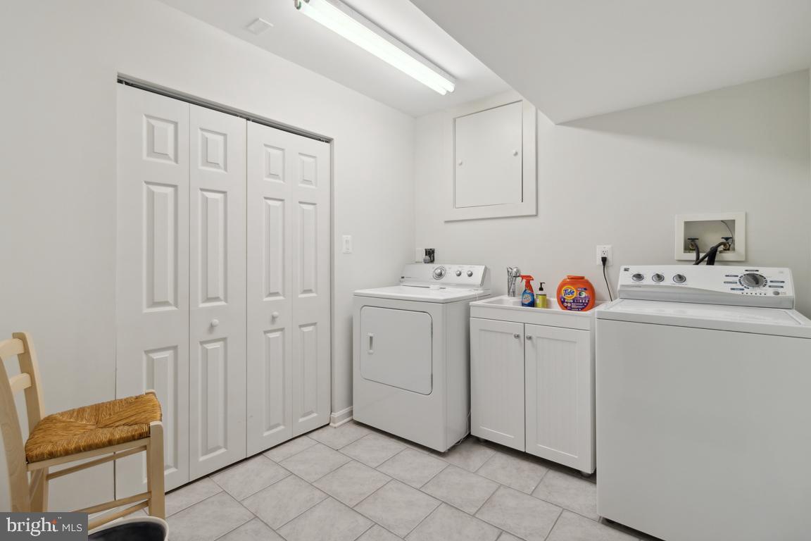 HOBBITS GLEN - Residential