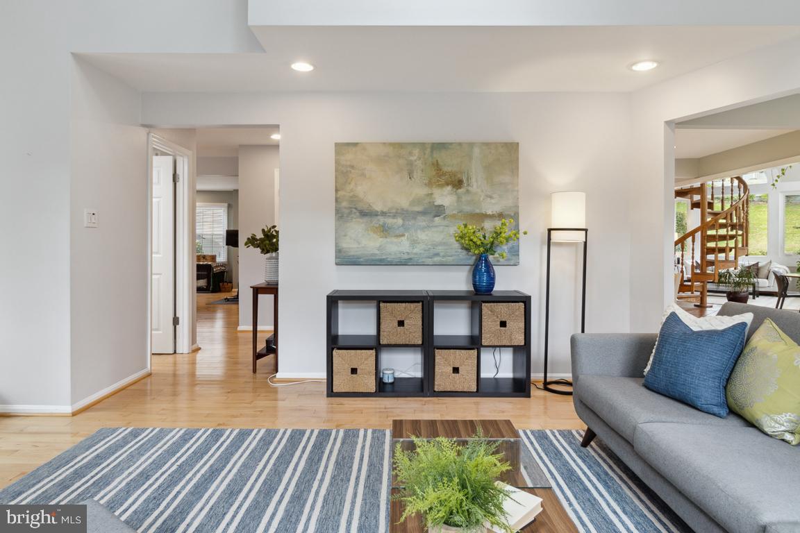 HOBBITS GLEN - Residential