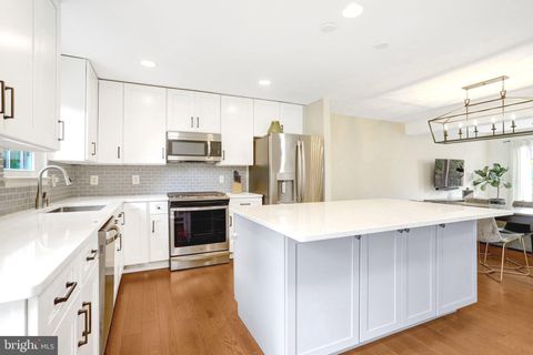 Townhouse For Sale - 10 W Glebe Road<br/> Alexandria City County, ALEXANDRIA, VA 22305