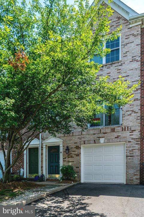 Townhouse For Sale - 10 W Glebe Road<br/> ALEXANDRIA, VA 22305