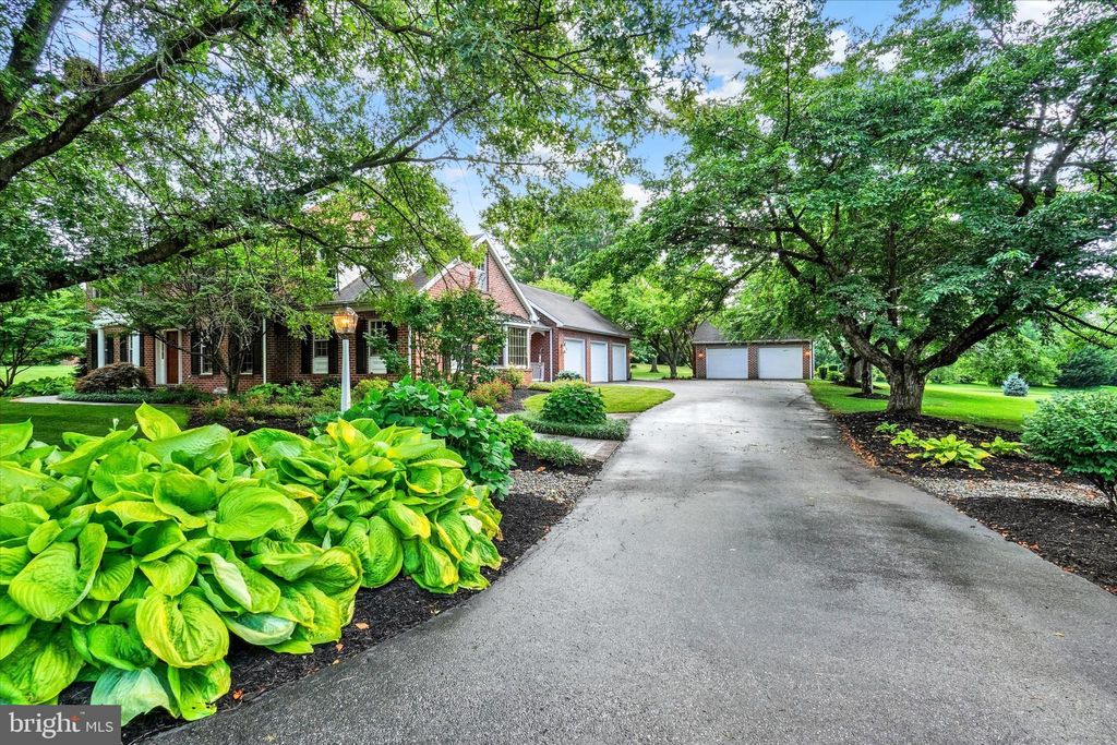 Photo of 2020 Parkton Lane, YORK, PA 17408 (MLS # PAYK2091050)