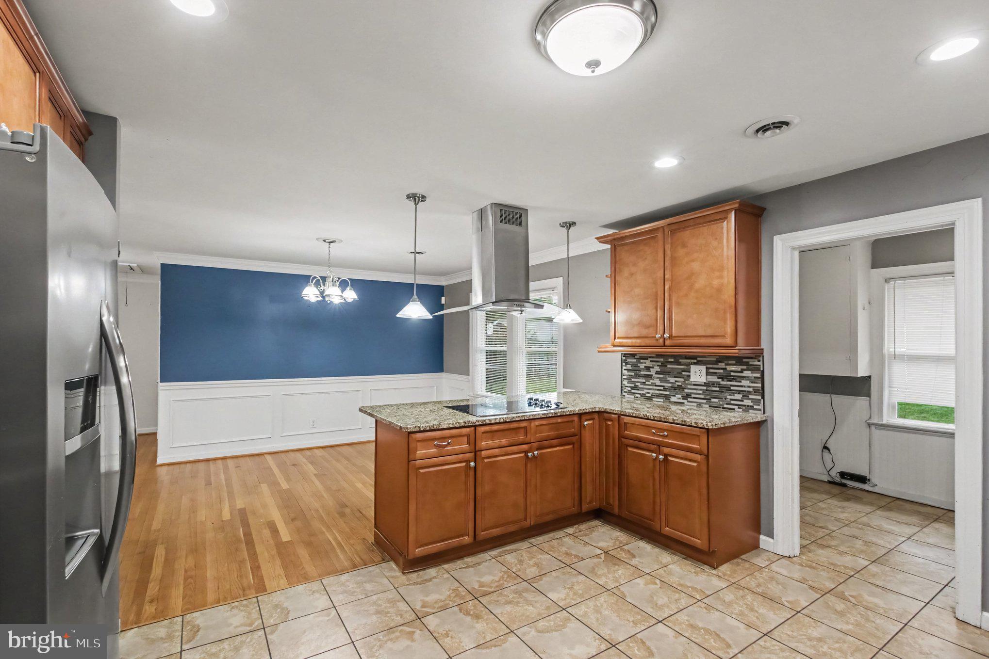 8 FAIRFAX CIRCLE